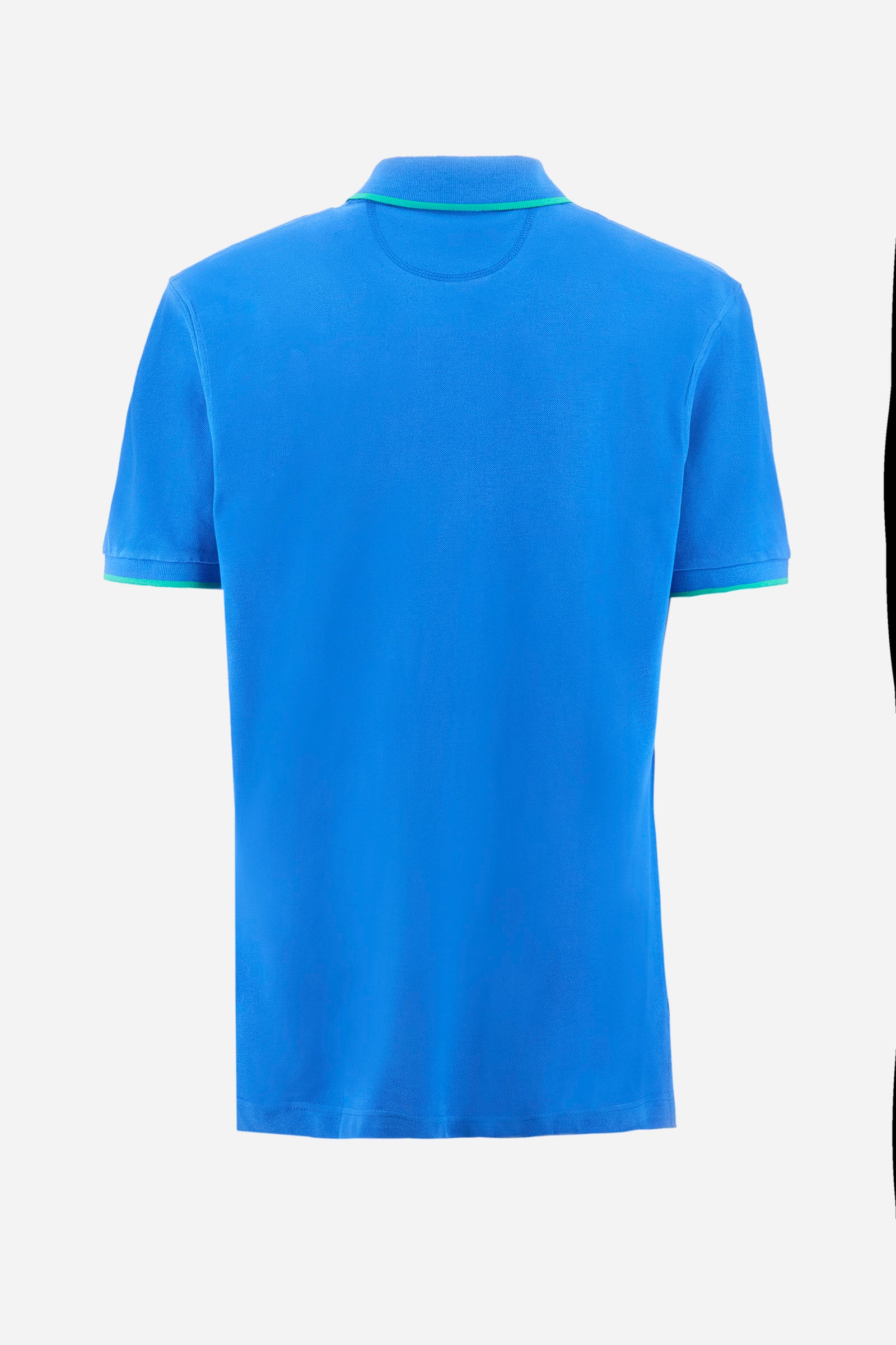 Men’s polo with short sleeves in stretch pique cotton. A classic La Martina, with a simple and linear style. The regular fit fits easily to any type of silhouette. A small La Martina logo is embroidered on the chest, in contrasting shades like the sleeve edge. The model is 187 cm tall and wears a size L. - Campanula