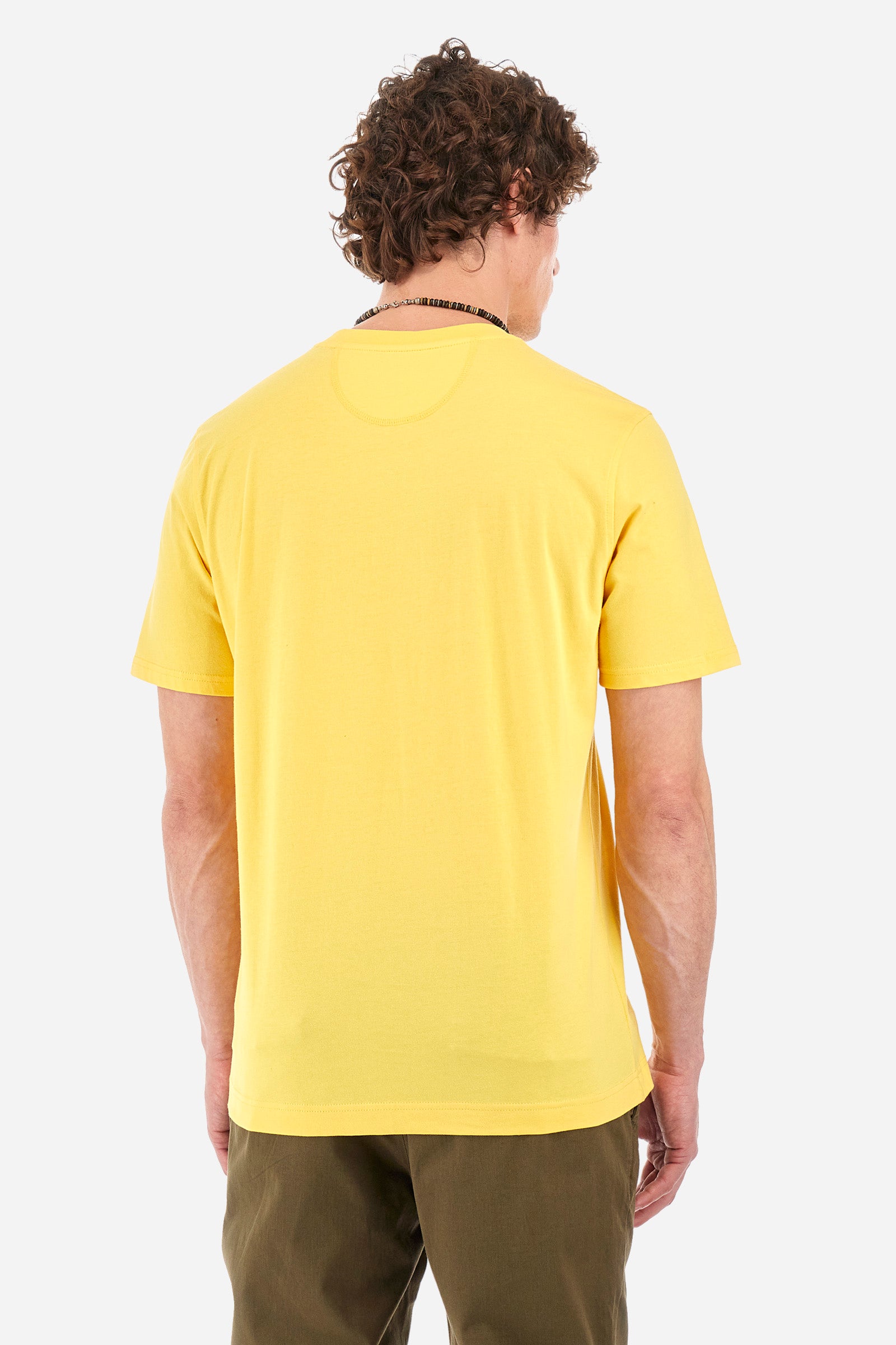Men’s short-sleeved t-shirt, crew neck, solid color. Made of 100% cotton jersey. Small and large prints and symbols in contrasting tones identify the Guards capsule collection. Regular fit. The model wears a size L. - Aspen Gold
