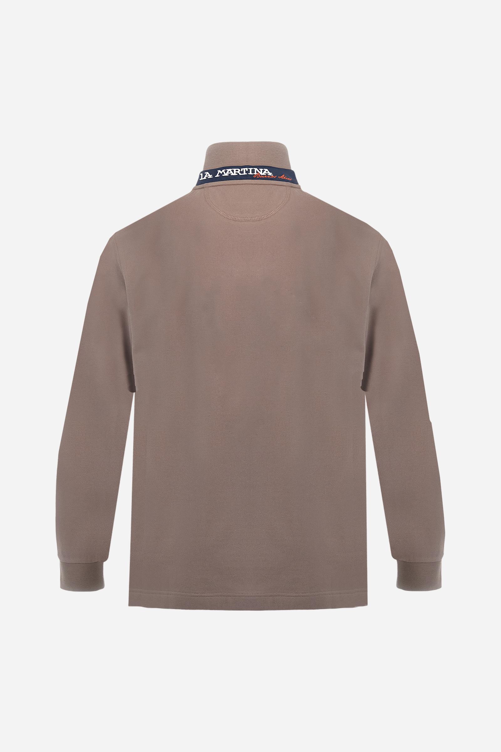 Men’s long-sleeve polo in high-quality stretch cotton piqué for comfort and flexibility. Tone-on-tone ribbed collar with contrast gabardine undercollar embroidered with the brand’s iconic lettering, revealed when the collar is lifted. Contrast embroidered logo on the chest. Slim fit, offering a modern silhouette that enhances the body while ensuring freedom of movement. Model wears size L. - Falcon