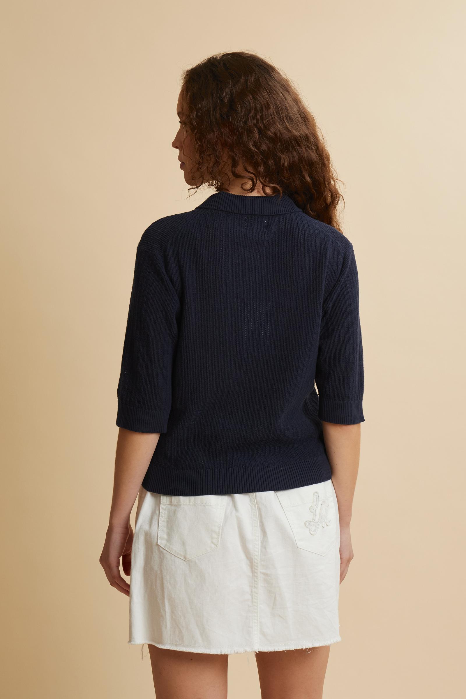 Women’s short-sleeve cotton openwork knit polo shirt. Classic collar, front closure, patch pockets and delicate embroidered detail on the chest. - Navy