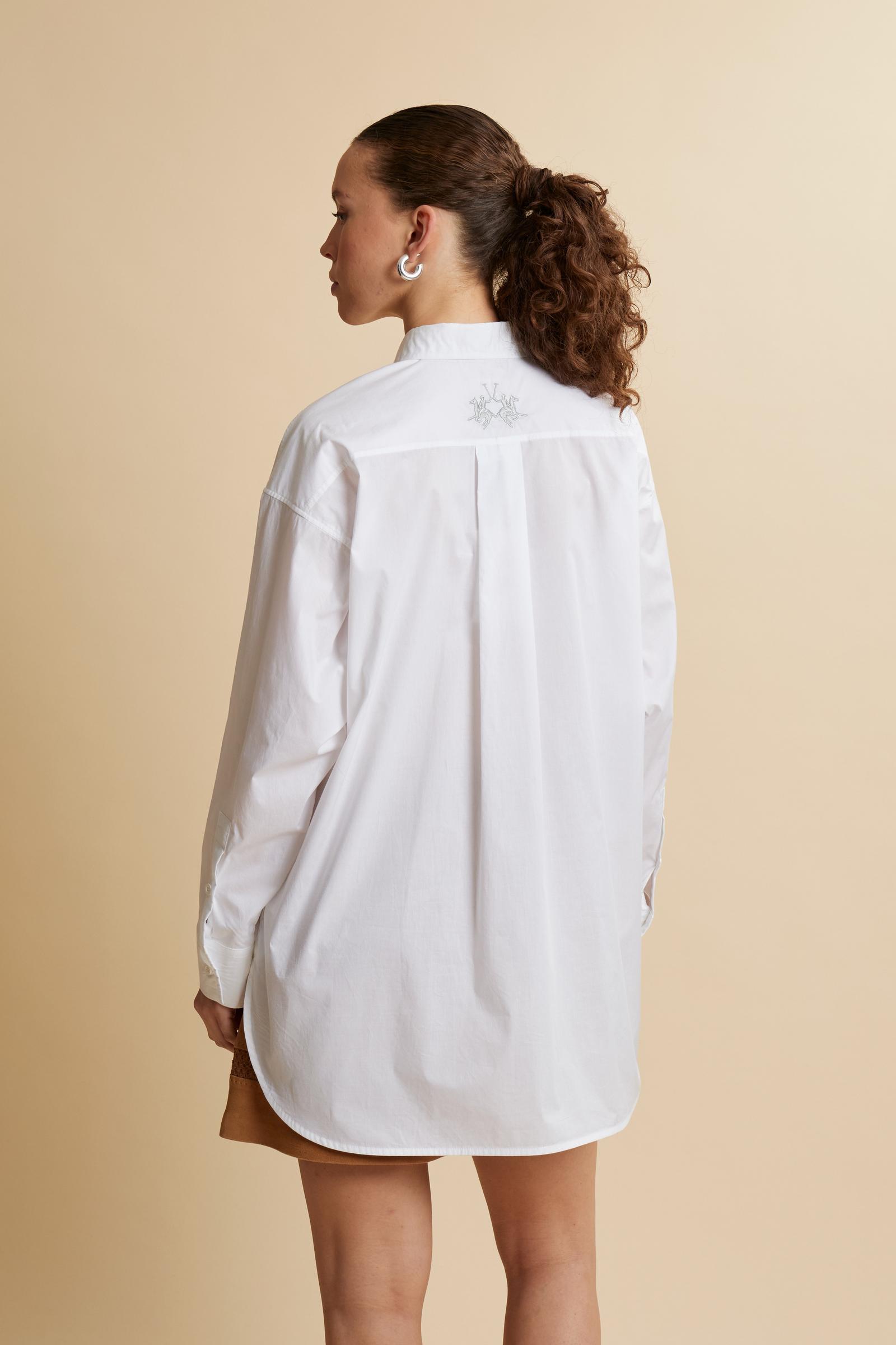Women’s long-sleeve cotton poplin shirt with an oversized cut. Reinterprets a classic menswear style in a feminine key with maxi embroidered logo. - Optic White
