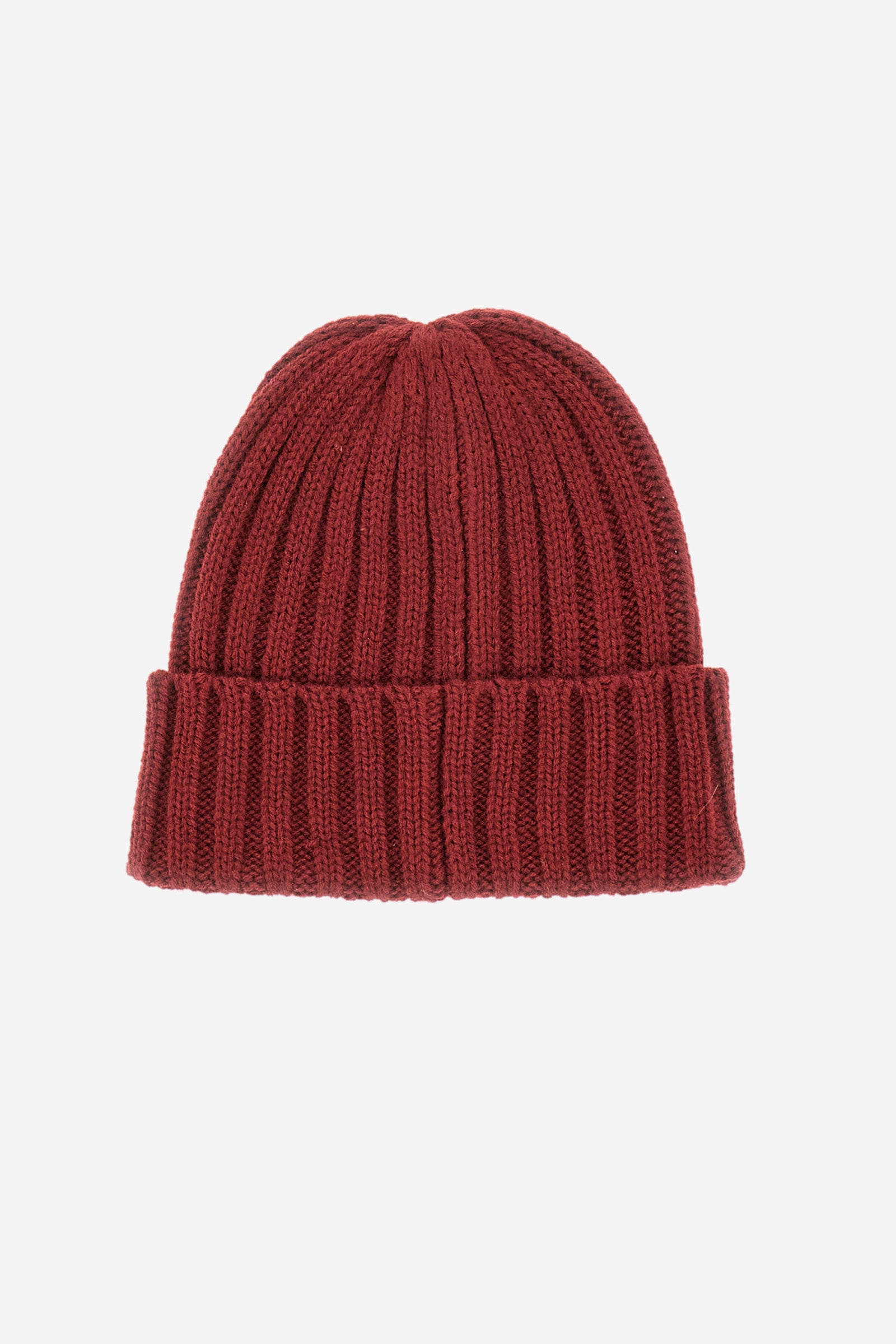This unisex beanie is made from a high-quality polylana yarn and is available in solid colours for a simple and elegant look. The patch logo on the front gives a touch of originality and uniqueness to the accessory. Perfect for those who want to protect their heads from the cold in a subtle and sophisticated way. - Barbados Cherry