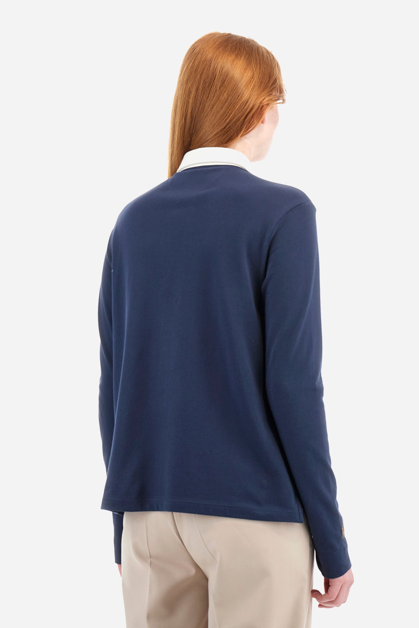 Women's long-sleeved polo shirt, made from plain stretch cotton. Shirt-style collar. Button fastening. The front is embellished with decorative prints and lettering. A crown is embroidered on one of the sleeves, in addition to an appliquéd patch depicting a dragonfly. The logo is embroidered on the other sleeve. Regular fit. The model is wearing a size 2. - Navy