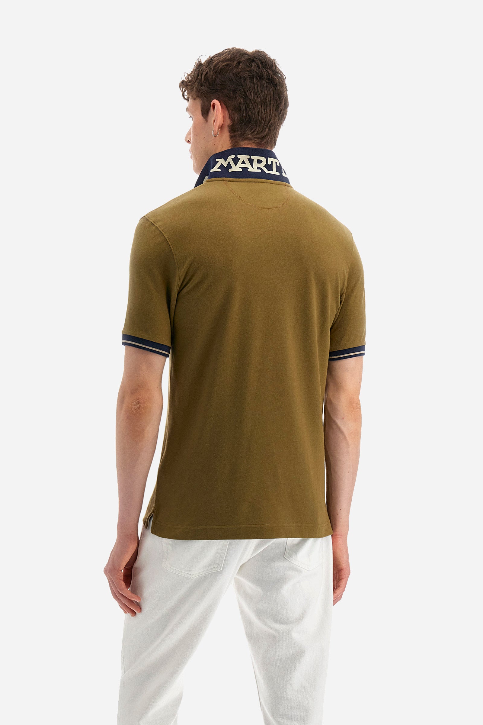 Men's single-colour short-sleeved polo in elasticated cotton. Fastens with two contrasting buttons. Ribbed collar and armholes in different shades. The "La Martina" lettering can be found under the collar. A large logo is embroidered on the chest. The fit is slim. The model wears a size L. - Military Olive
