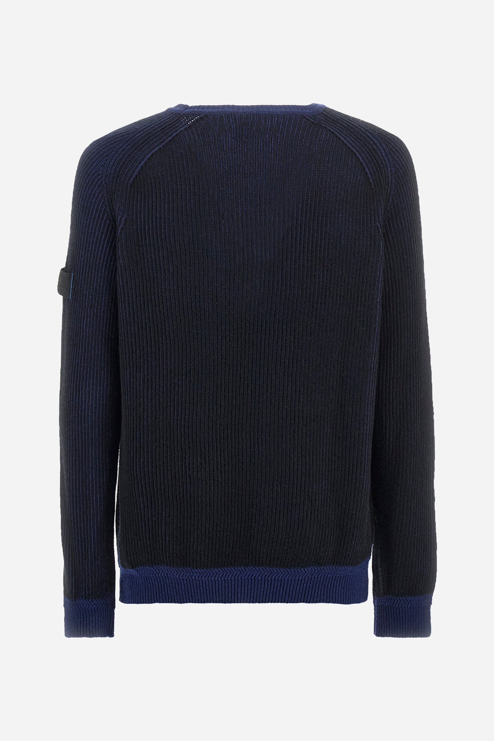 Men's long-sleeved crew neck pullover in plain ribbed fabric. Made from a blend of wool and cotton. The base colour of the garment contrasts against the ribs. A patch with the brand logo is sewn on one of the sleeves. Regular fit. The model is wearing a size L. - Navy/Black