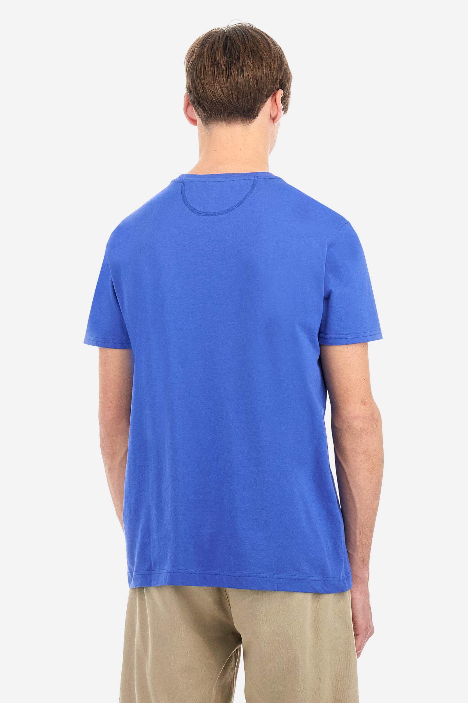Men's plain short-sleeved T-shirt, made from 100% cotton. Large logo embroidered on the front. Regular fit. The model is wearing a size L. - Dazzling Blue