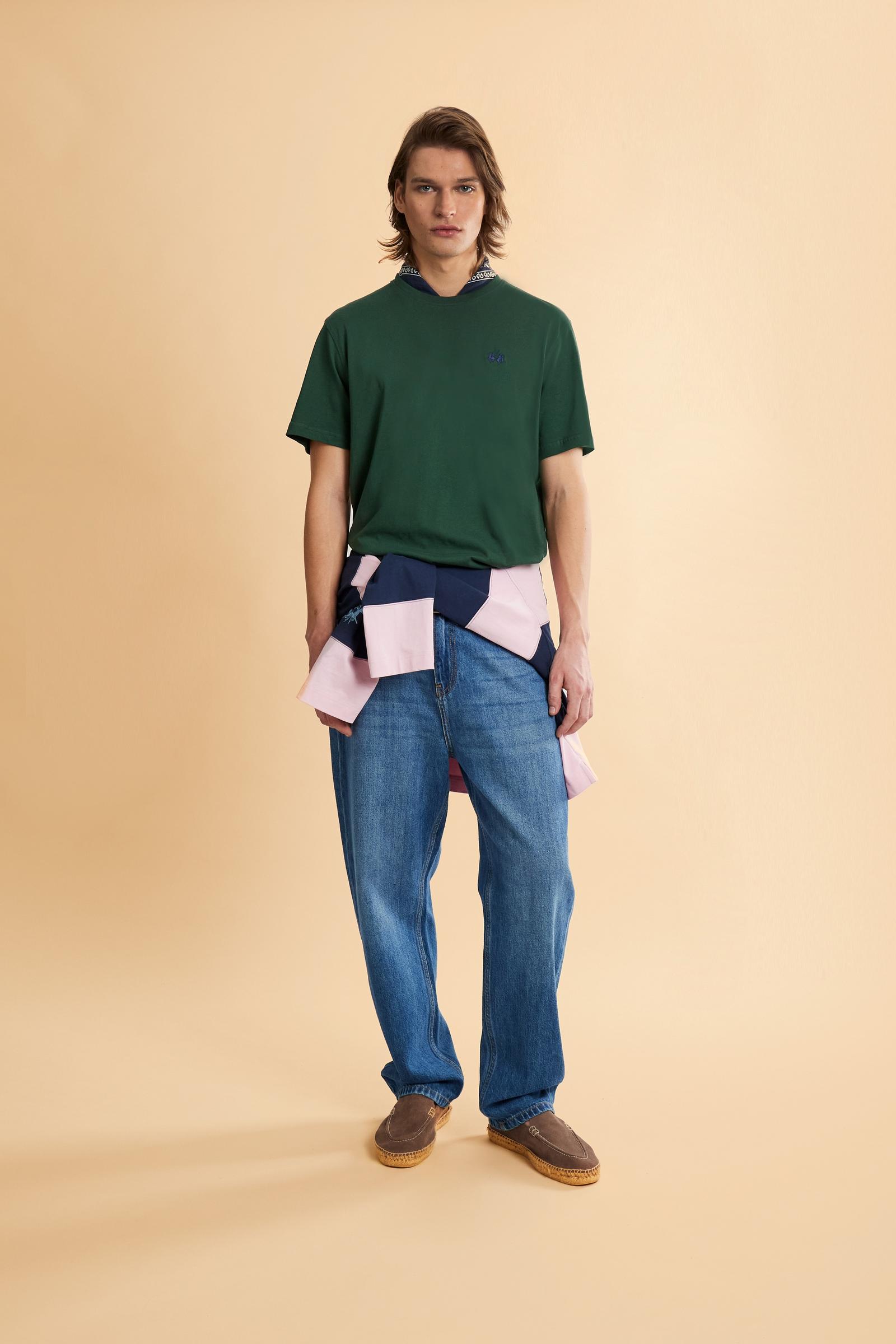 Men’s cotton jersey T-shirt with regular fit and ribbed crew neck. Small contrast embroidered logo. - Pineneedle