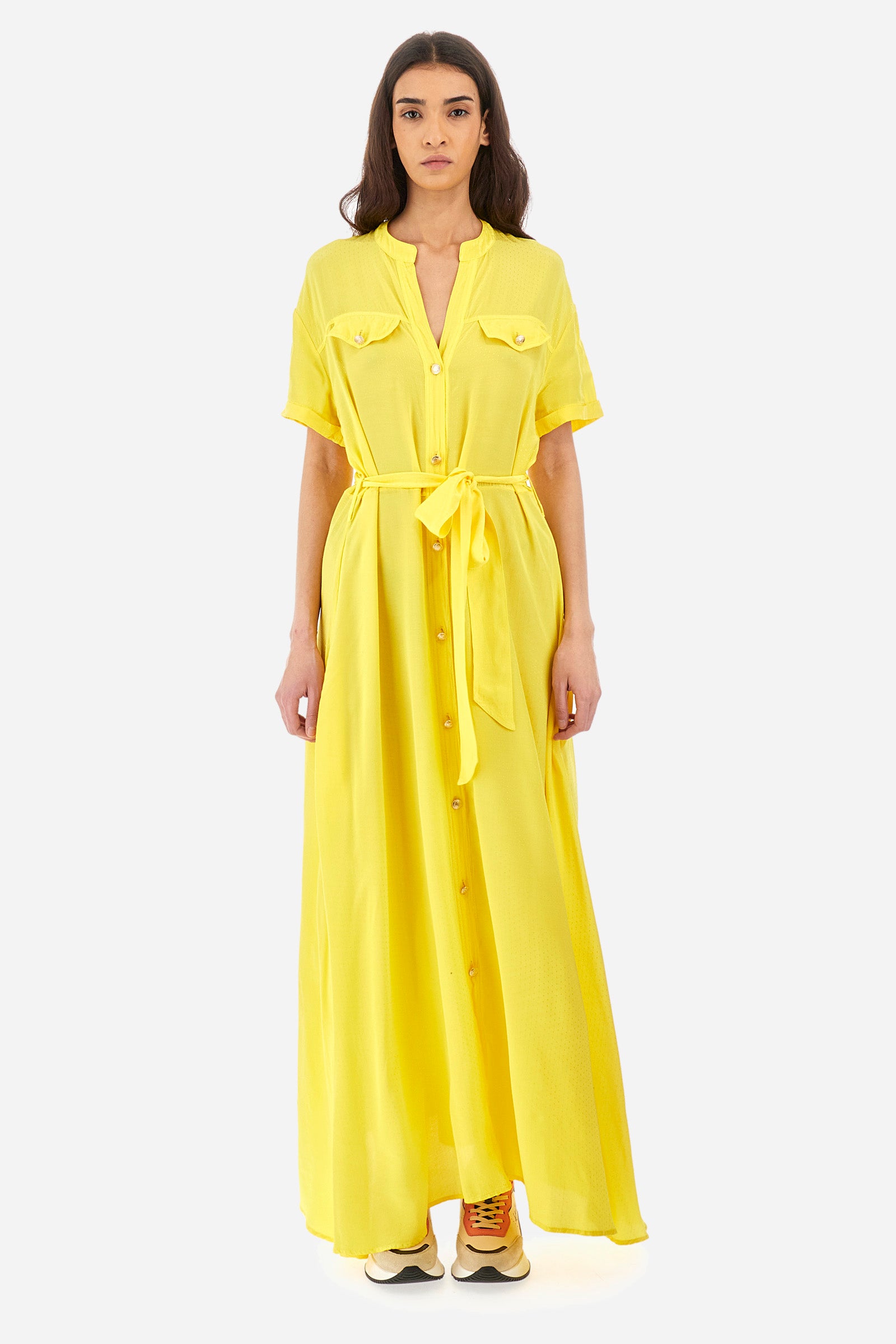 Women’s dress with short sleeves in solid color with bright tone on tone details. Made of synthetic viscose satin fabric. Silhouette straight cut and soft, long to the feet. Waist marked by the belt supplied with the head. V-neck and stand-up collar. Closure with buttons that reach up to the end of the dress. Presence of two fake pockets with buttons on the chest. The patch applied on the back with the representative symbol of the Guards line. The fit is regular. The model wears an IT40 size. - Aspen Gold