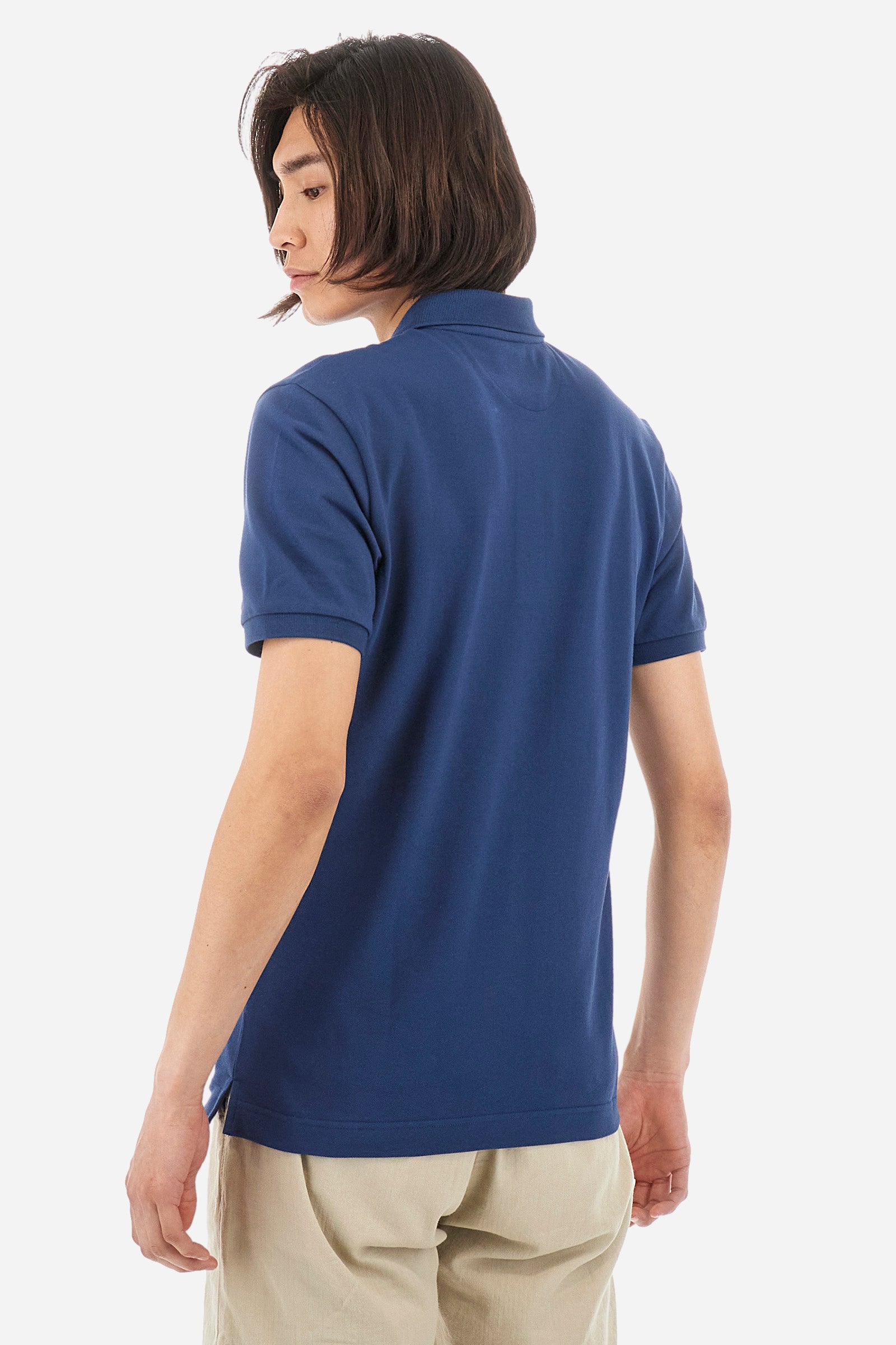 Men's plain-coloured, short-sleeved, regular-fit cotton polo shirt. Contrasting La Martina logo sewn onto the chest. This versatile garment goes perfectly with a pair of jeans from the collection. - Ensign Blue