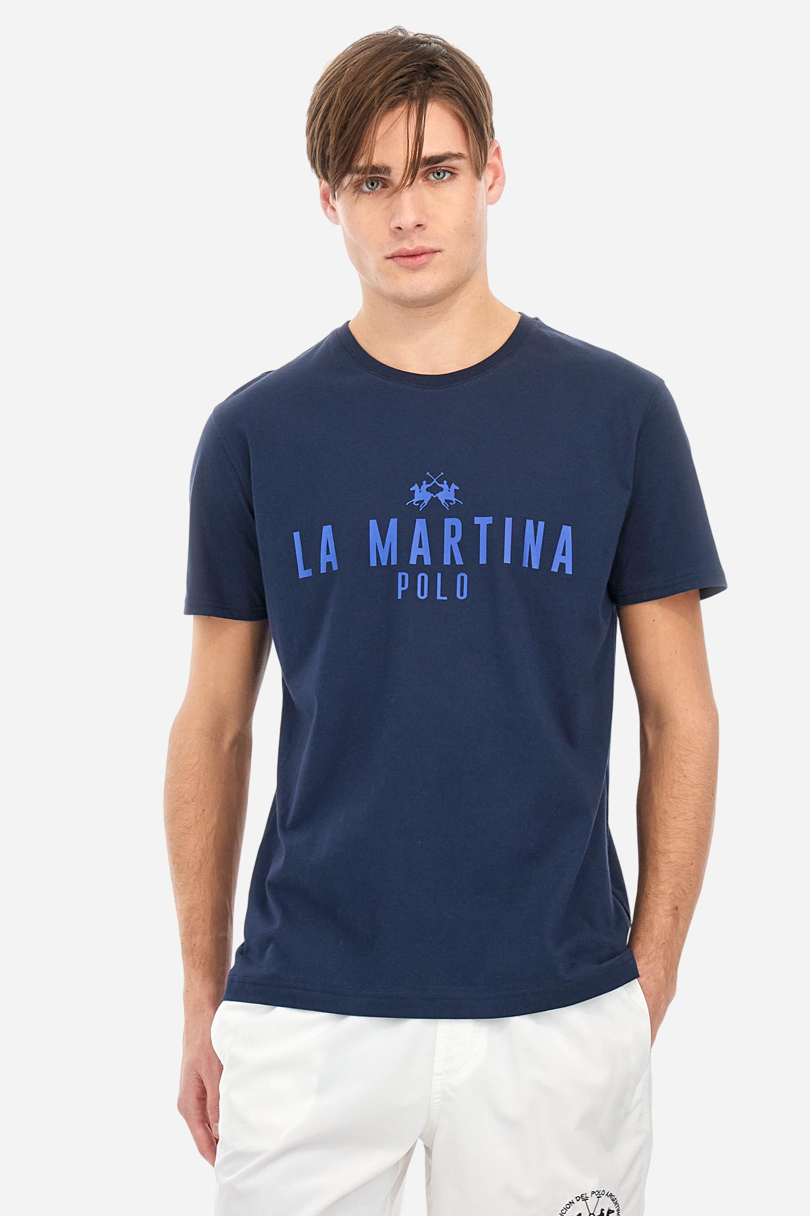 Men's single-colour crew-neck T-shirt with short sleeves, made of 100% cotton. The front features a printed logo and the lettering La Martina Polo. The number 3 is printed on one of the sleeves. Regular fit. The model is wearing a size L. - Navy