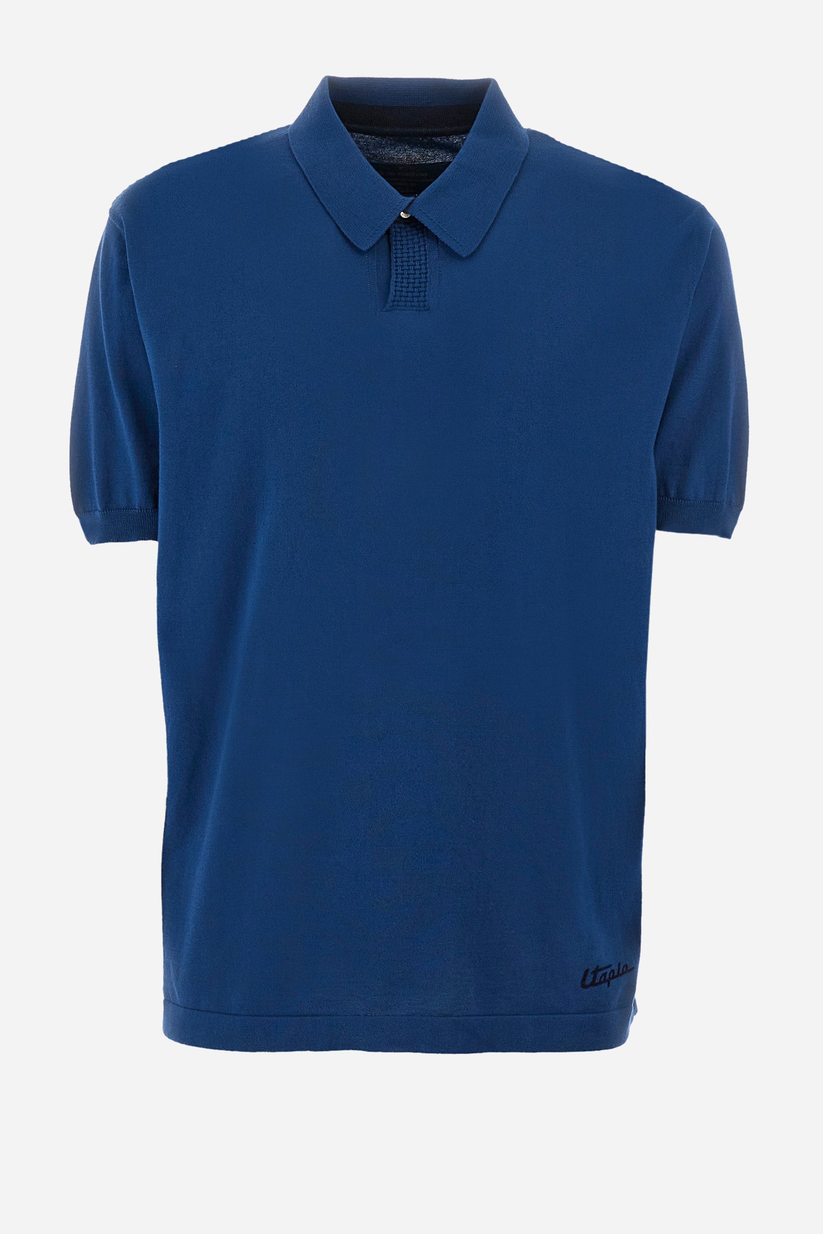 Single-colour men's knitted polo shirt with short sleeves from the line in collaboration with Pagani. Made of 100% cotton. Fastens with a button. Ribbed armholes and waist. The logo and "La Martina" and "Pagani" lettering are present on the patch representing the collaboration applied on the back. The fit is regular. The model wears a size L. - Ensign Blue