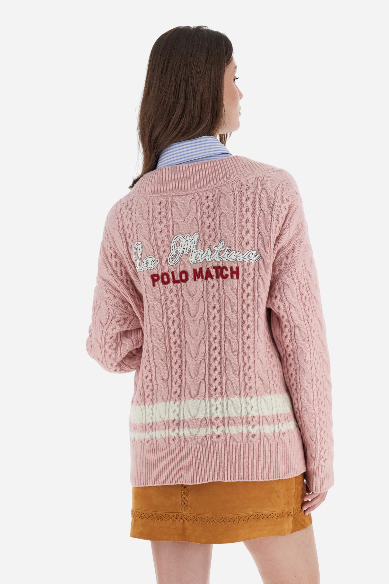 Women’s long cardigan with long sleeves in high-quality solid-colour lambswool with cable-knit details enhancing the classic design. Deep neckline, closure with personalised horn-effect buttons, colourful patch on the chest and embroidered lettering on the back inspired by polo. Oversized fit with dropped shoulders for a modern, relaxed look. The model wears size 2. - Parfait Pink