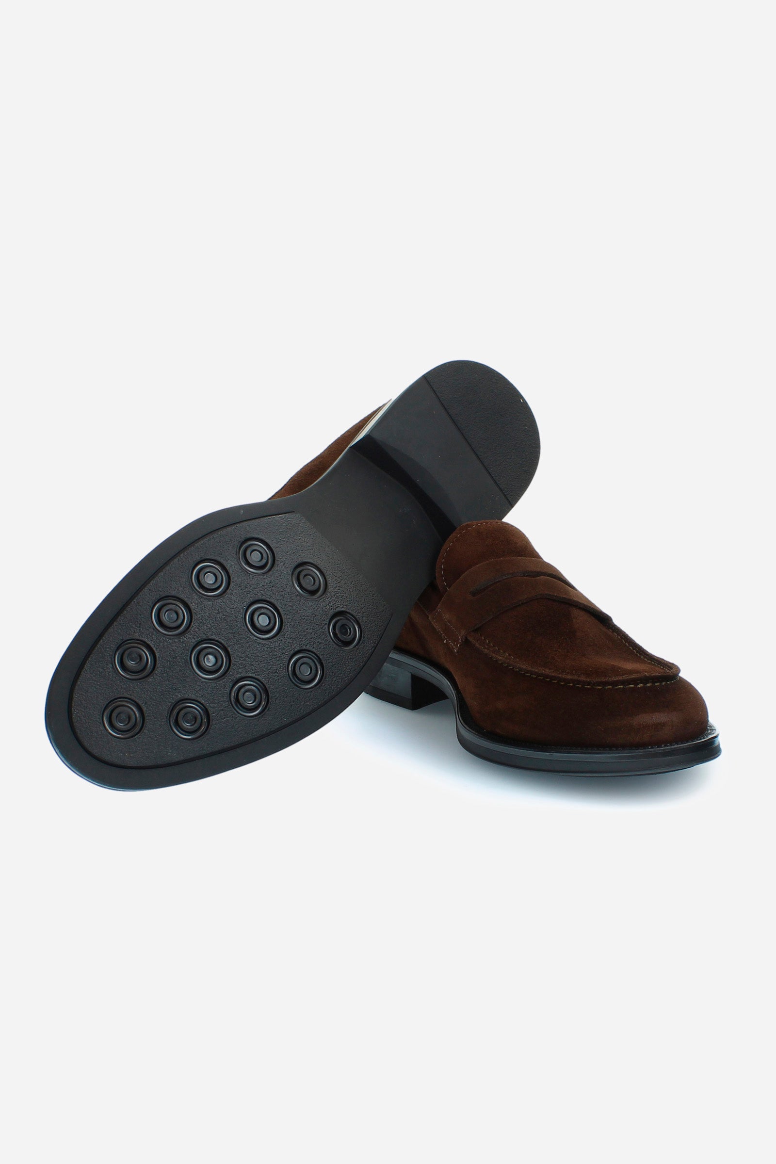 Classic and elegant men's college shoe made of single-coloured calfskin. The sole is made of black natural rubber, and the band on the template is in the same colour as the upper. The logo is printed in gold on the footbed. Perfect for adding a touch of class to a fresh and elegant look. - DARK BROWN