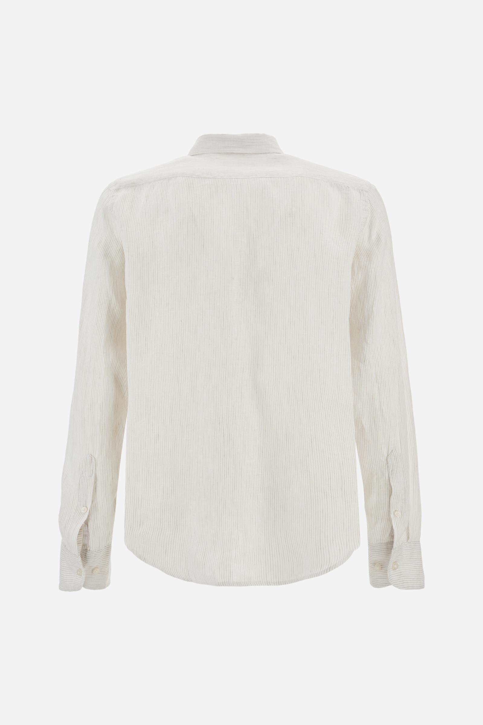 Shirt in 100% linen with vertical micro stripes and natural slub texture. Regular fit that follows the body. Embroidered logo on the chest and signature details on the placket. - Optic Wh/Moonstruck