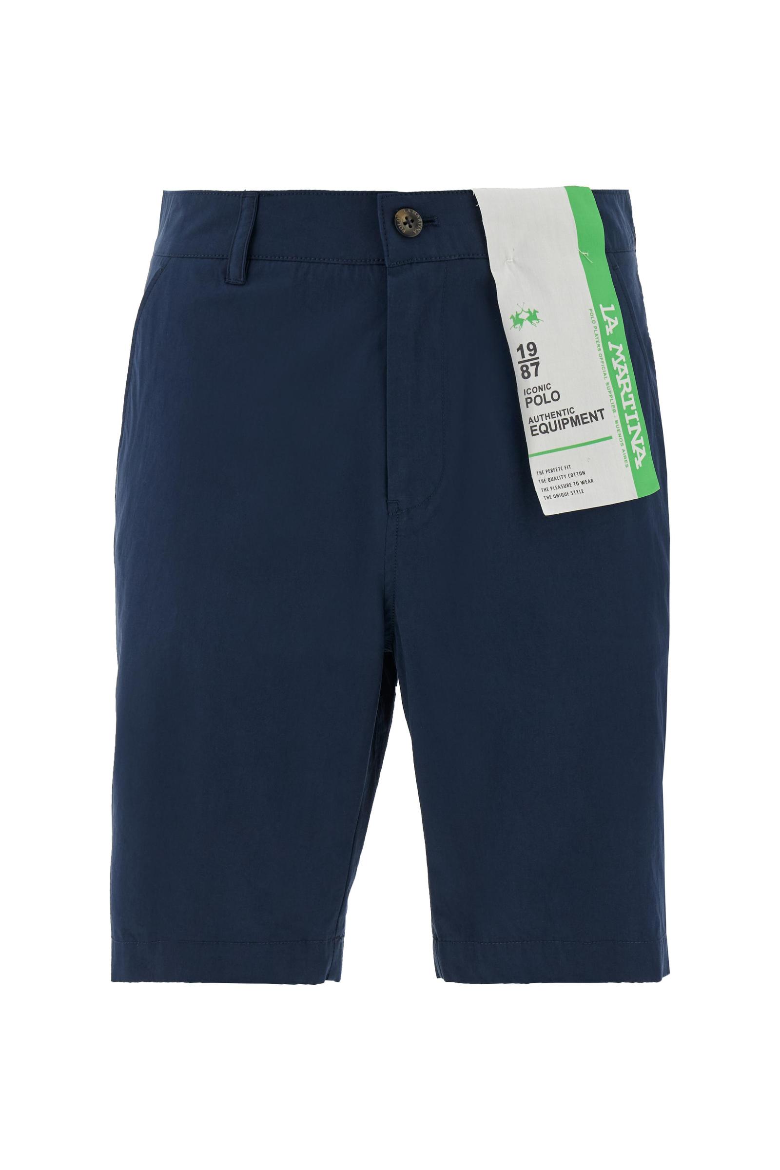 Men’s bermuda shorts in high-density 100% cotton poplin. Classic design with side pockets, zip fly and horn-effect button. Rear welt pockets and “Black Edition” label above the right back pocket. Regular fit with straight leg and above-the-knee length. The model wears size 33. - Navy