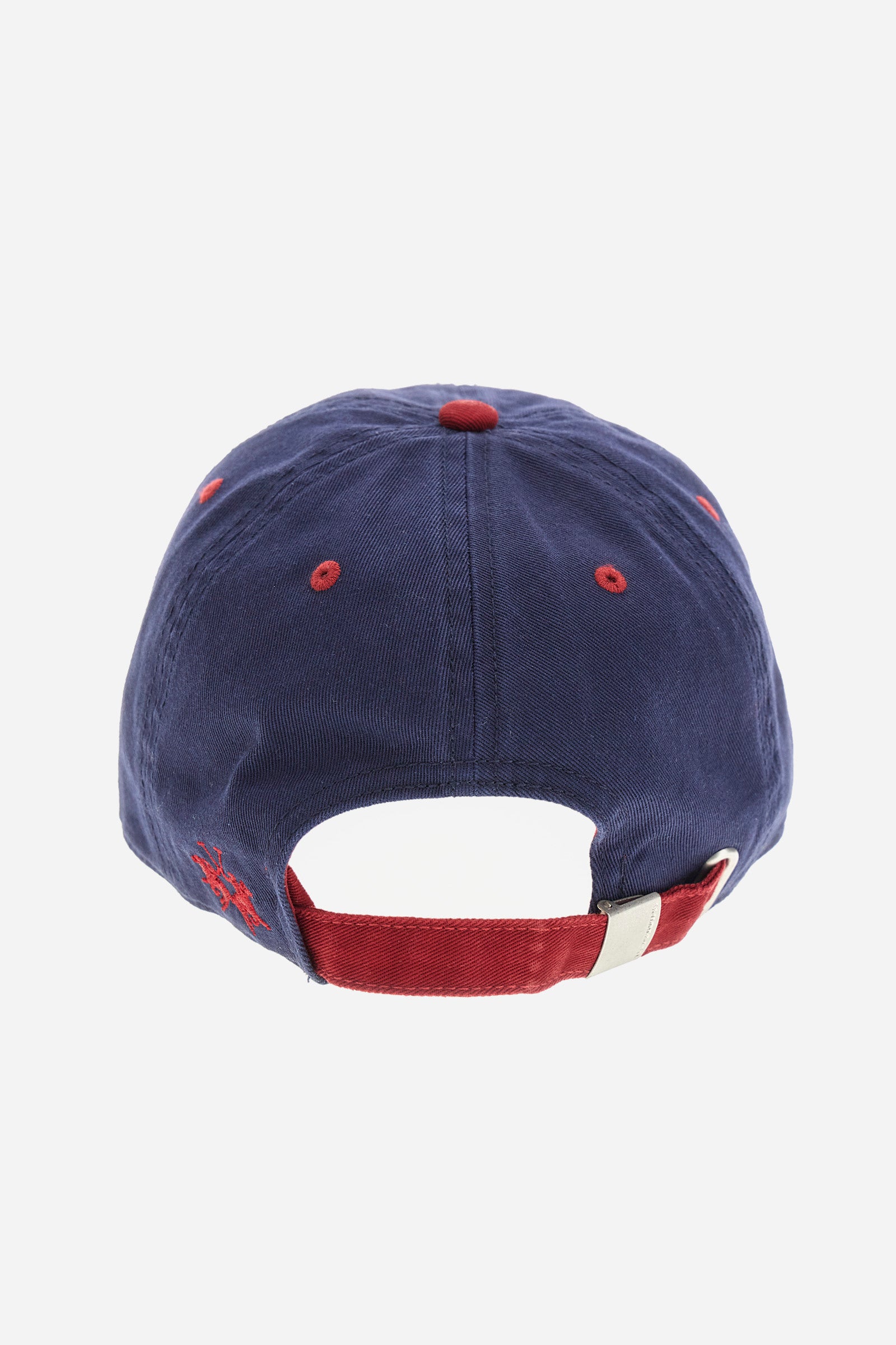 Unisex baseball cap in plain 100% cotton. Contrasting details. The brand's initials are embroidered on the front. A small logo is embroidered on the back. Adjustable fastening. - Navy