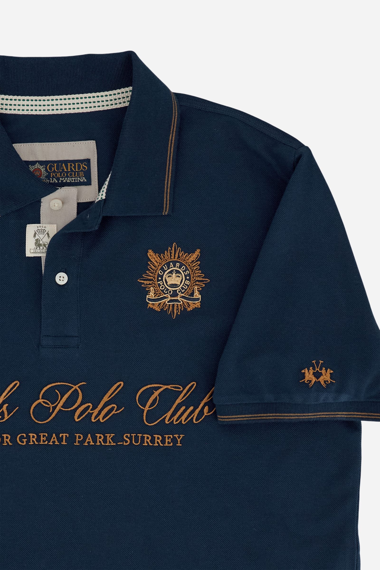 Men’s short-sleeve piqué polo. Contemporary fit with ribbed details on collar and cuffs, enriched with lettering graphics and crests inspired by the Guards Polo Club. - Navy