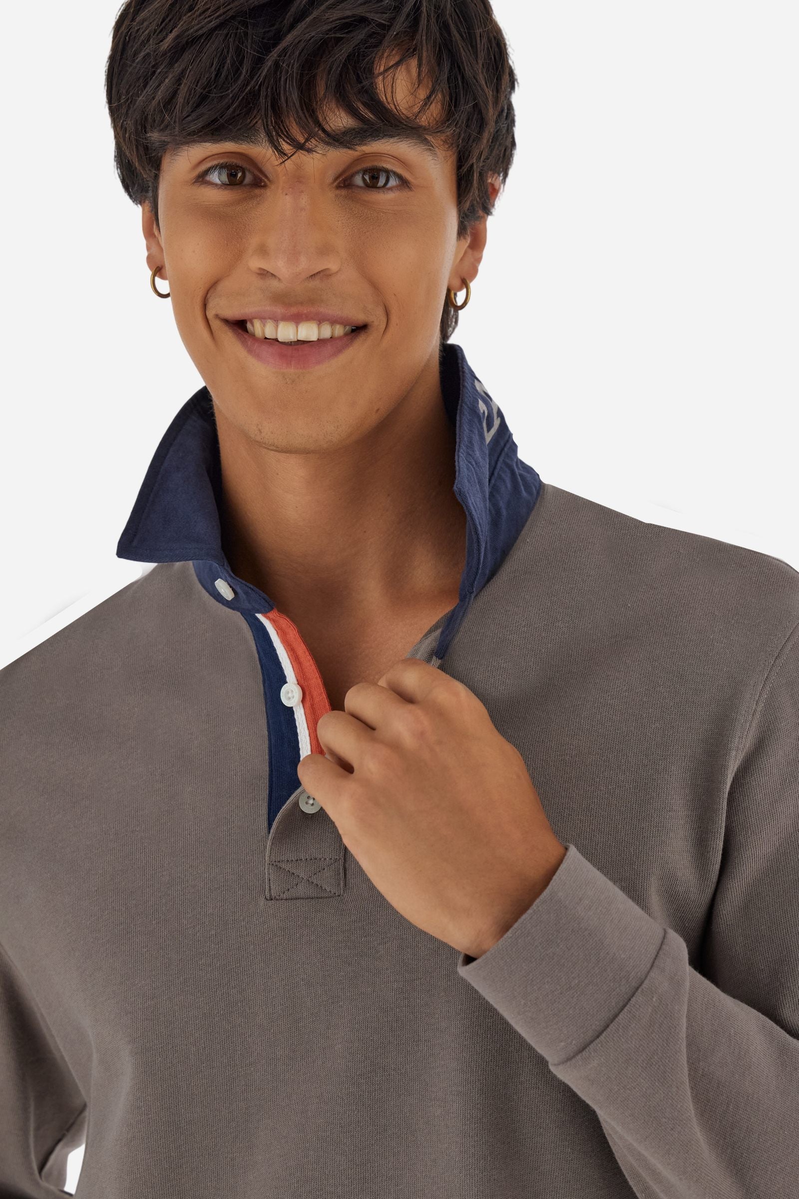 Classic men’s long-sleeve polo in soft-touch 100% cotton jersey. Contrast gabardine collar, three-button placket with multicolor striped tape. Iconic La Martina lettering printed in contrast under the collar. Small contrast logo embroidered on the chest. Regular fit for a balanced silhouette. Model wears size L. - Falcon