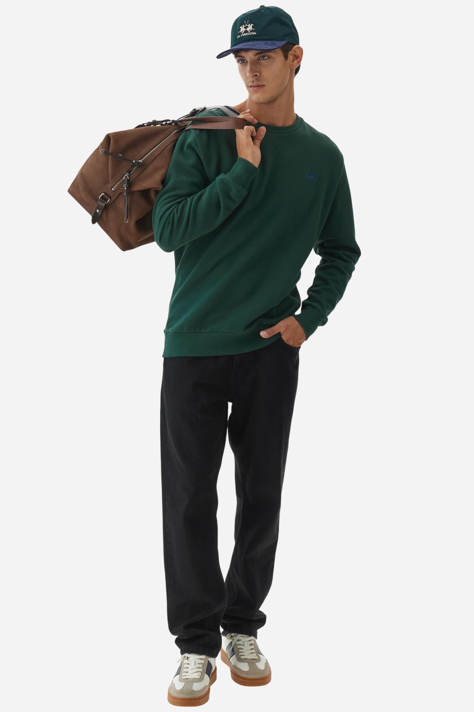 Men's long-sleeved round neck sweatshirt in 100% cotton fleece with a velvety feel. The collar, cuffs, waist and sides are in matching ribbed knit. The small brand logo is embroidered in contrasting colour on the chest. This essential piece has a regular fit for a timeless silhouette. The model is wearing a size L - Sycamore