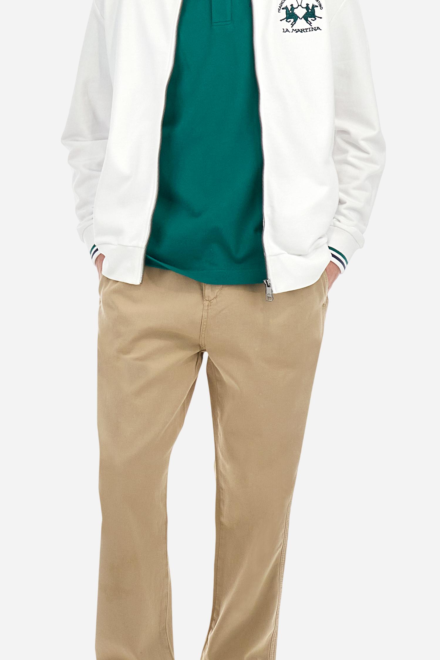 Men's plain straight-cut trousers, made of linen and cotton canvas. Featuring a waist belt at the back and on the sides with elasticated external drawstring for adjustment. The front opening also has a faux horn button on the belt and a zip. Double welt pocket inserted into the sides. There are two additional welt pockets on the back. The logo is featured on the woven label sewn above the right back pocket. Regular fit. The model is wearing a size L. - Twill