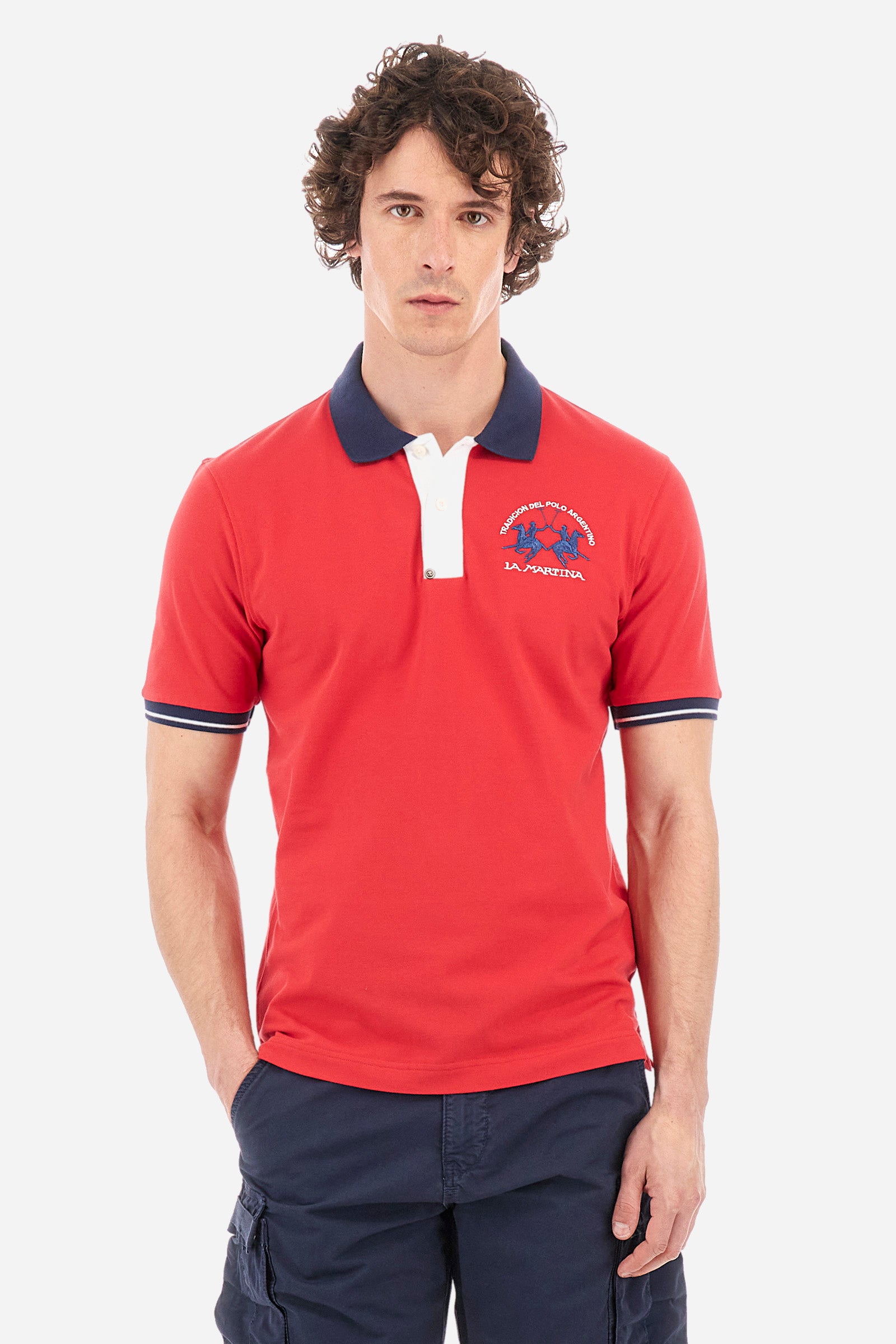 Men's single-colour short-sleeved polo in elasticated cotton. Fastens with two contrasting buttons. Ribbed collar and armholes in different shades. The "La Martina" lettering can be found under the collar. A large logo is embroidered on the chest. The fit is slim. The model wears a size L. - Formula One