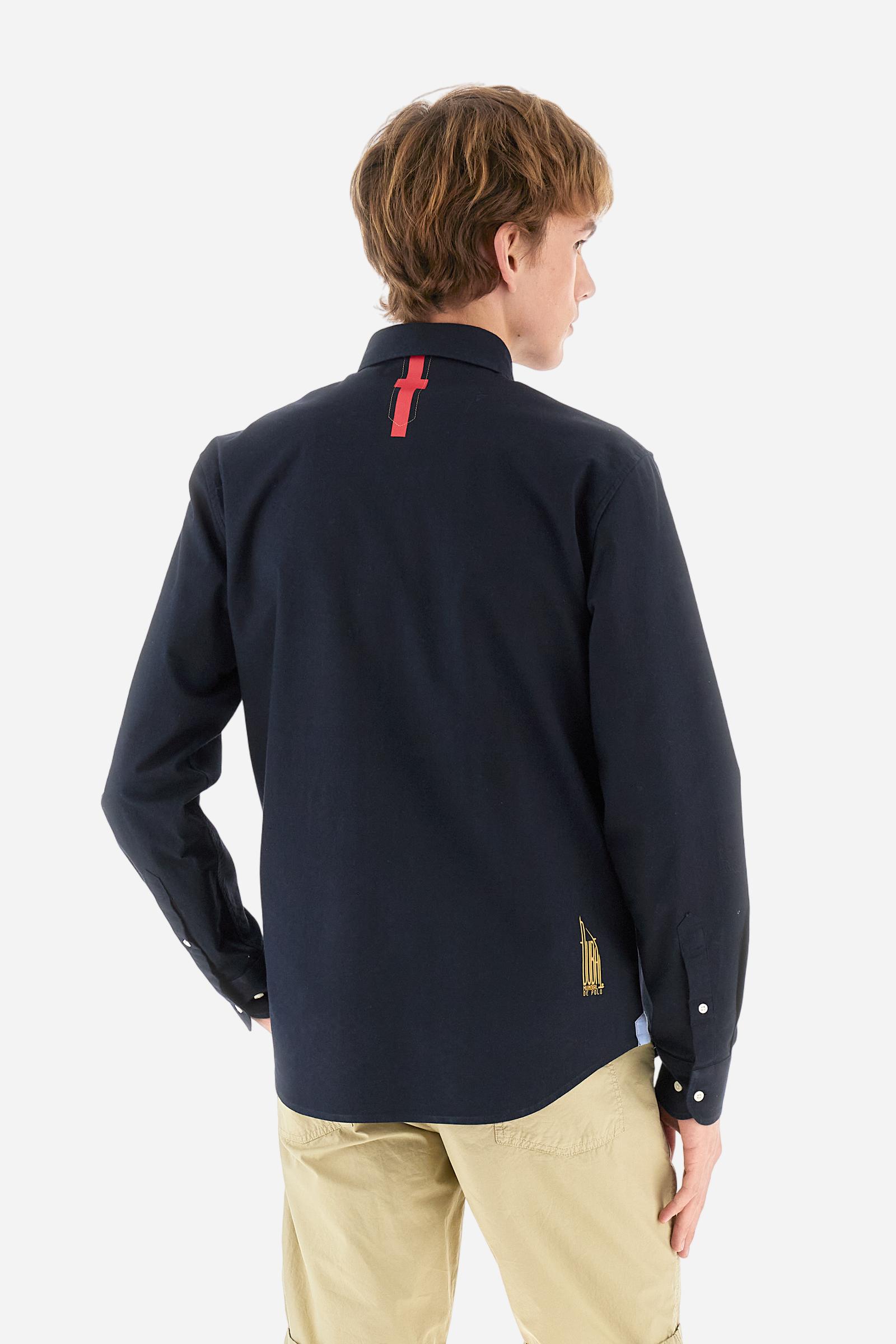 Men's long-sleeved plain shirt made from 100% Oxford cotton. The button-down collar is finished with a second button printed with the English flag. The multicoloured embroidery on the chest, over the heart, includes lettering, numbers and the logo, which add a distinctive touch. Regular fit. The model is wearing a size L. - Navy