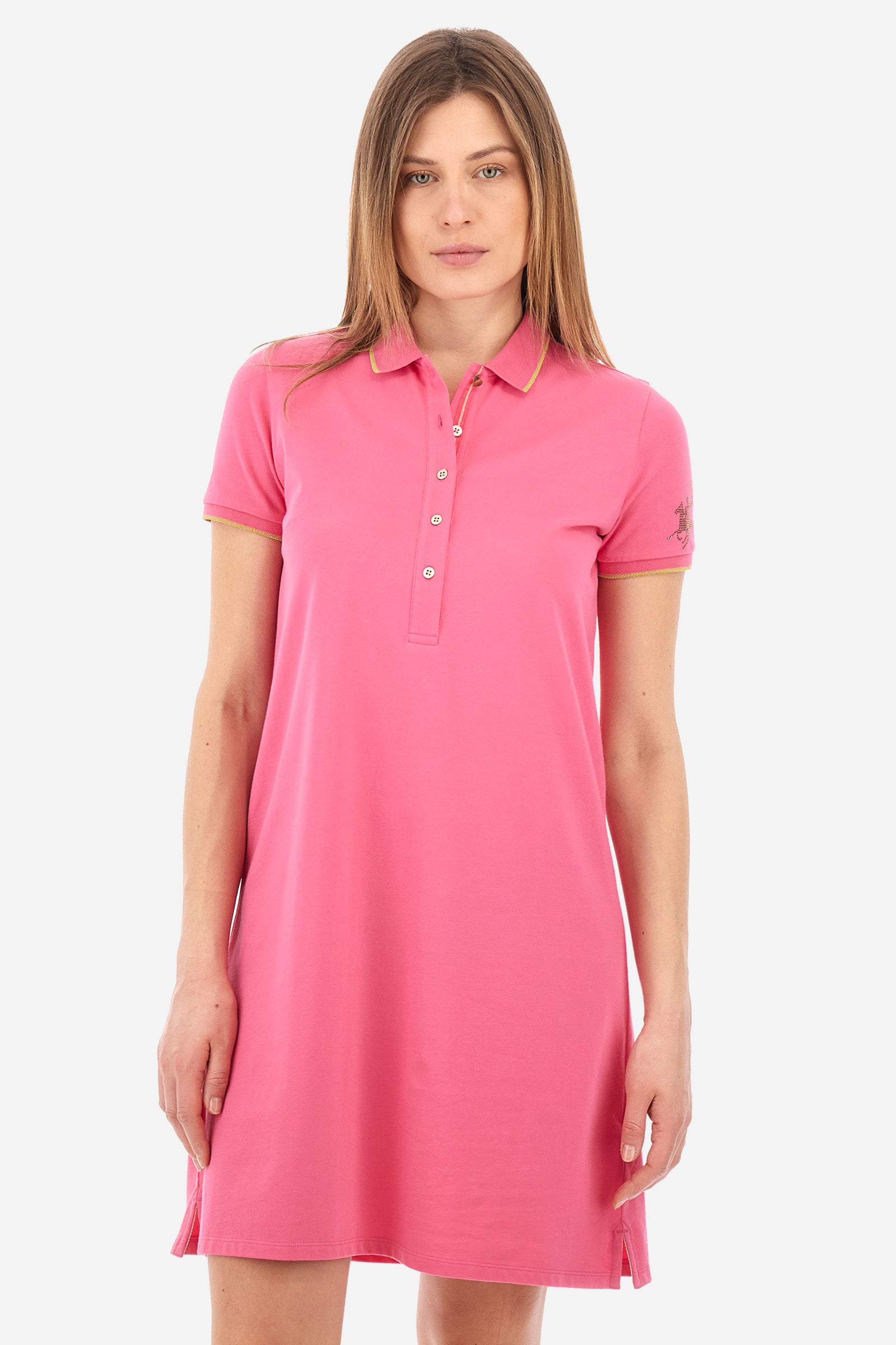 Single-colour short-sleeved dress made of elasticated cotton. Soft, straight cut silhouette, above-the-knee length. With a profiled and ribbed collar and armholes. Collar with contrasting rhinestone writing. With button fastening. The "La Martina" lettering can be found under the collar. A rhinestone logo is applied on one of the sleeves. The fit is regular. The model wears a size 2. - Hot Pink