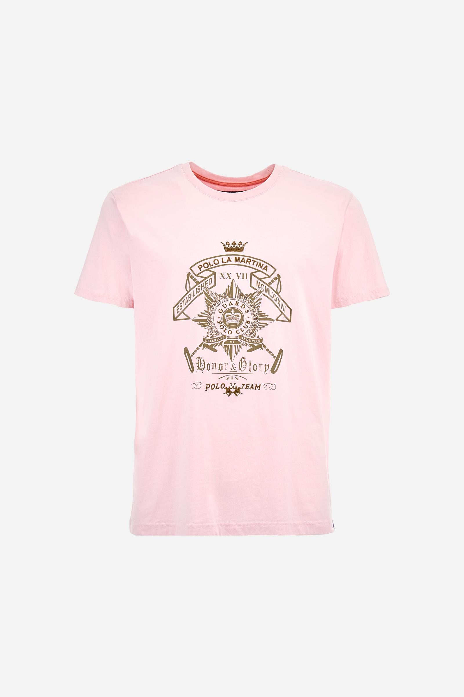 Single-colour short-sleeved men's T-shirt made of cotton jersey. Crew neck, with colour-contrasting jersey border inside. The front graphic is a large print featuring the Guards crest, and is enriched by the La Martina lettering and brand logo, both embroidered. The fit is regular. The model is wearing a size L. - Parfait Pink