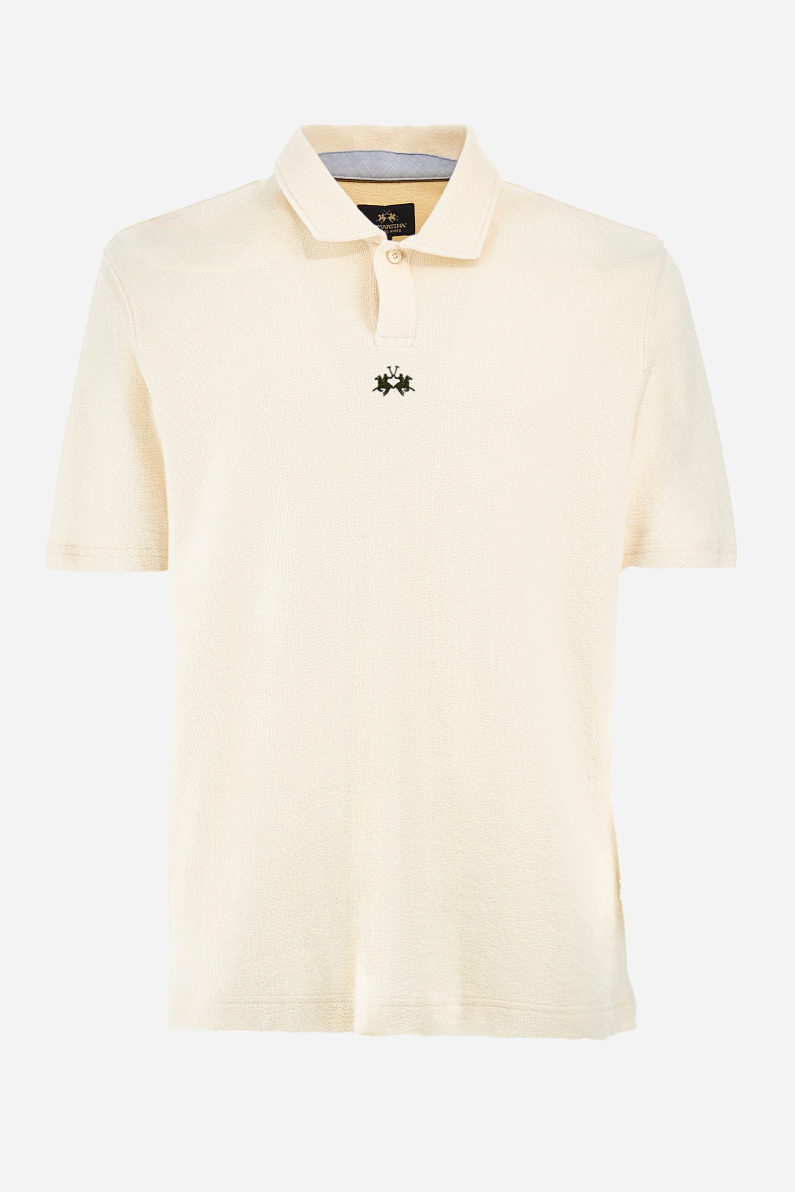 Men's single-colour short-sleeved polo shirt in 100% cotton. Fastens with a button. Tone-on-tone stitching. Pointed collar. Featuring a small embroidered logo on the front. The fit is regular. The model wears a size L. - Off White