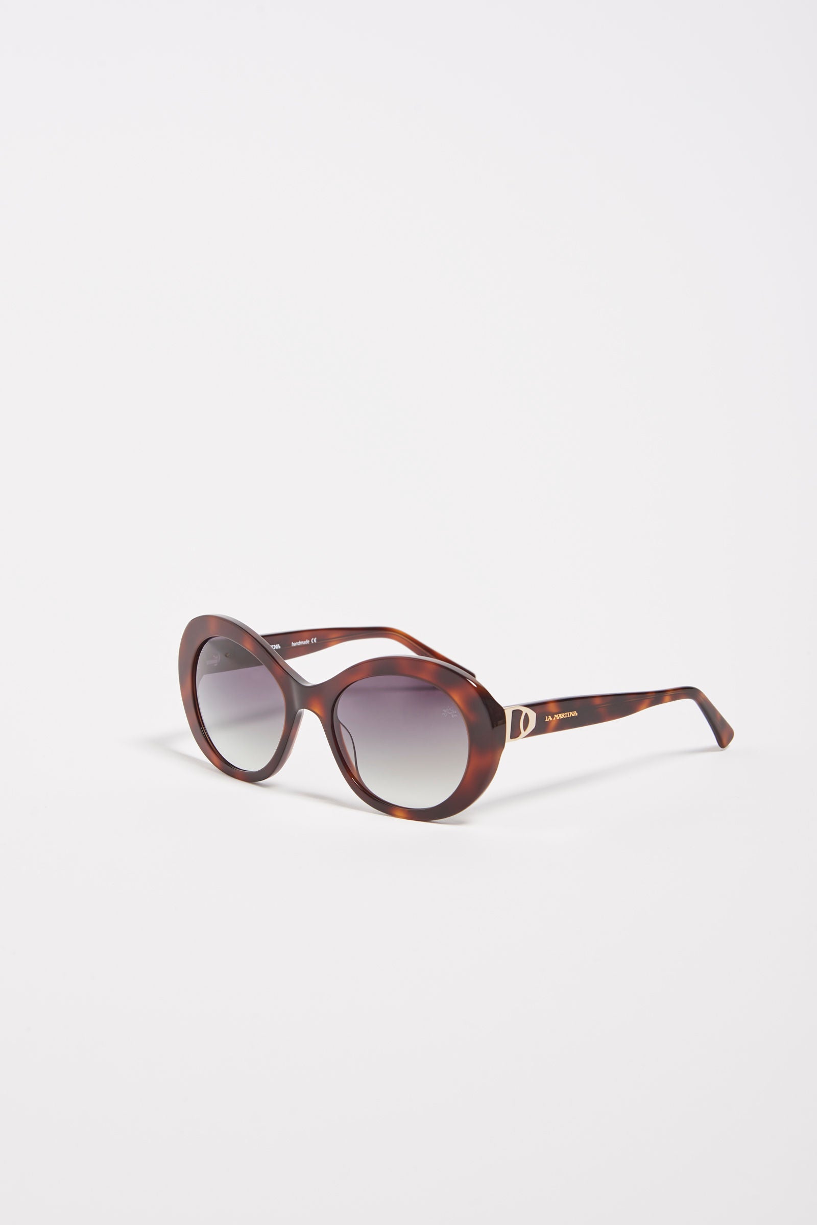 Women's sunglasses, round model in acetate material. This classic style model features a small La Martina logo on the temple and nylon lenses with internal blue anti-reflection. The light frame makes it easy to wear, while the coloring allows you to wear the glasses with any look and always be fashionable. - AVANA