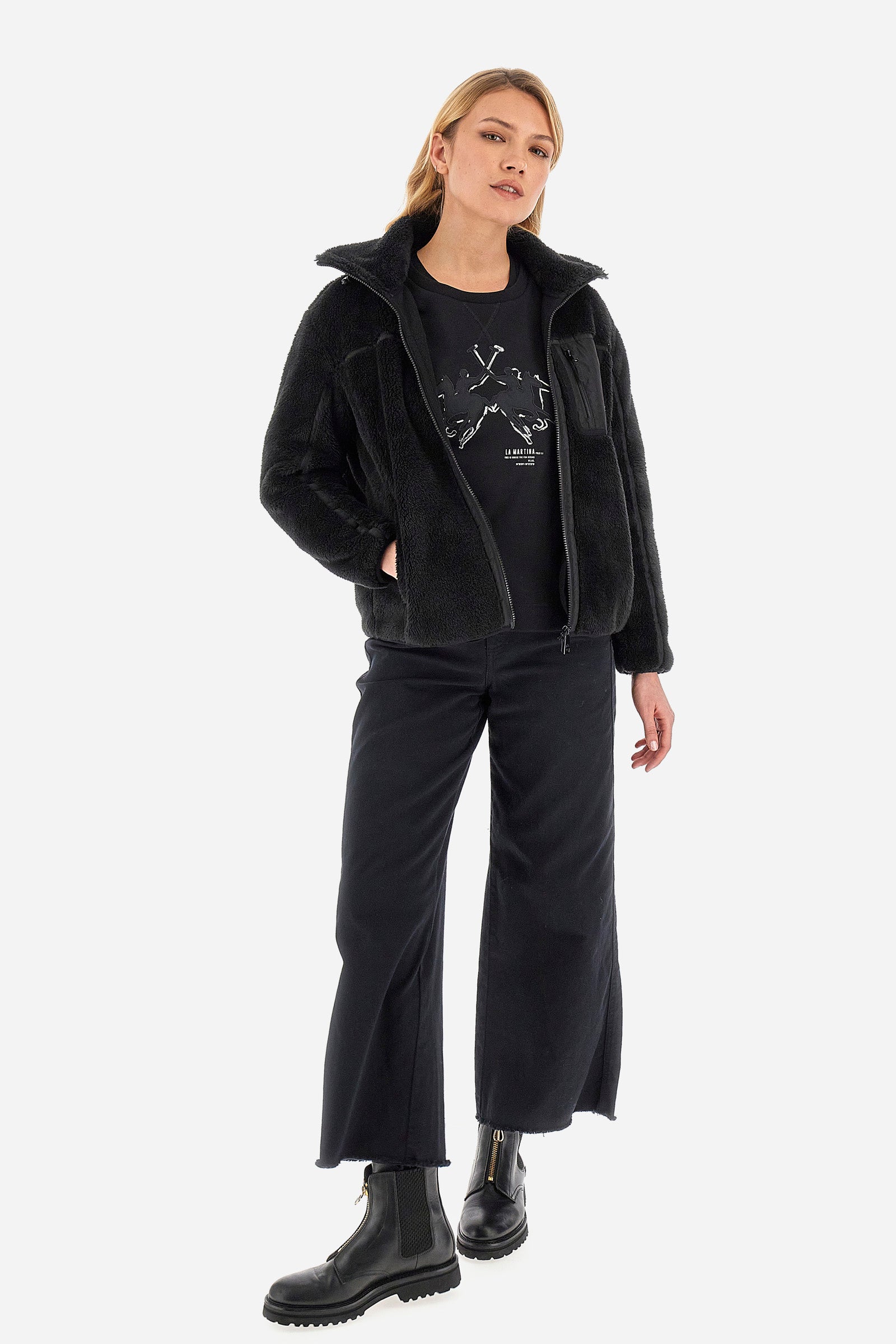 This women's crew-neck long-sleeved sweatshirt is made of a cotton blend fabric that is soft to the touch and comfortable to wear. With a regular fit, it is part of the Jet Set line and is characterised by a solid colour embellished by a large print featuring polo players and a print of the La Martina brand. Its simple and essential line makes it perfect for a casual and sporty look. The model is 174 cm tall and wears a size 2. - Black