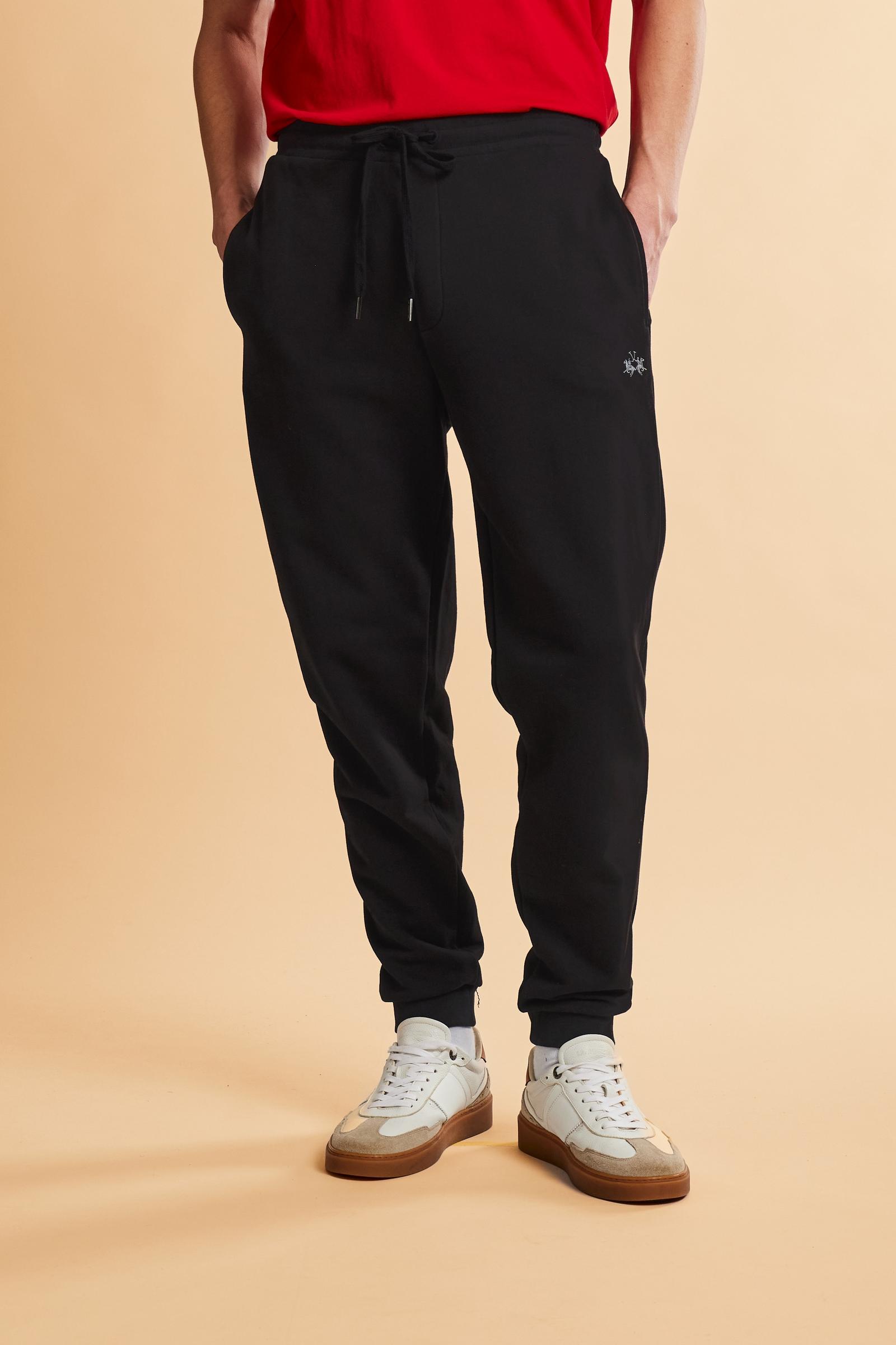 Men’s cotton fleece jogger pants with tapered cut and slim fit, ribbed cuffs and contrast embroidered logo. - Black