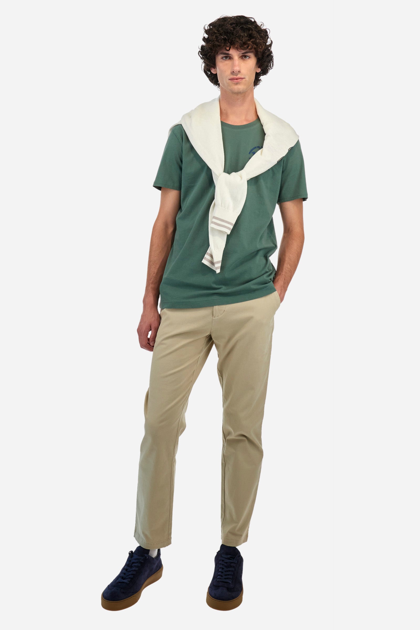 Men's plain short-sleeved T-shirt, made from 100% cotton. Large logo embroidered on the front. Regular fit. The model is wearing a size L. - Laurel Wreath