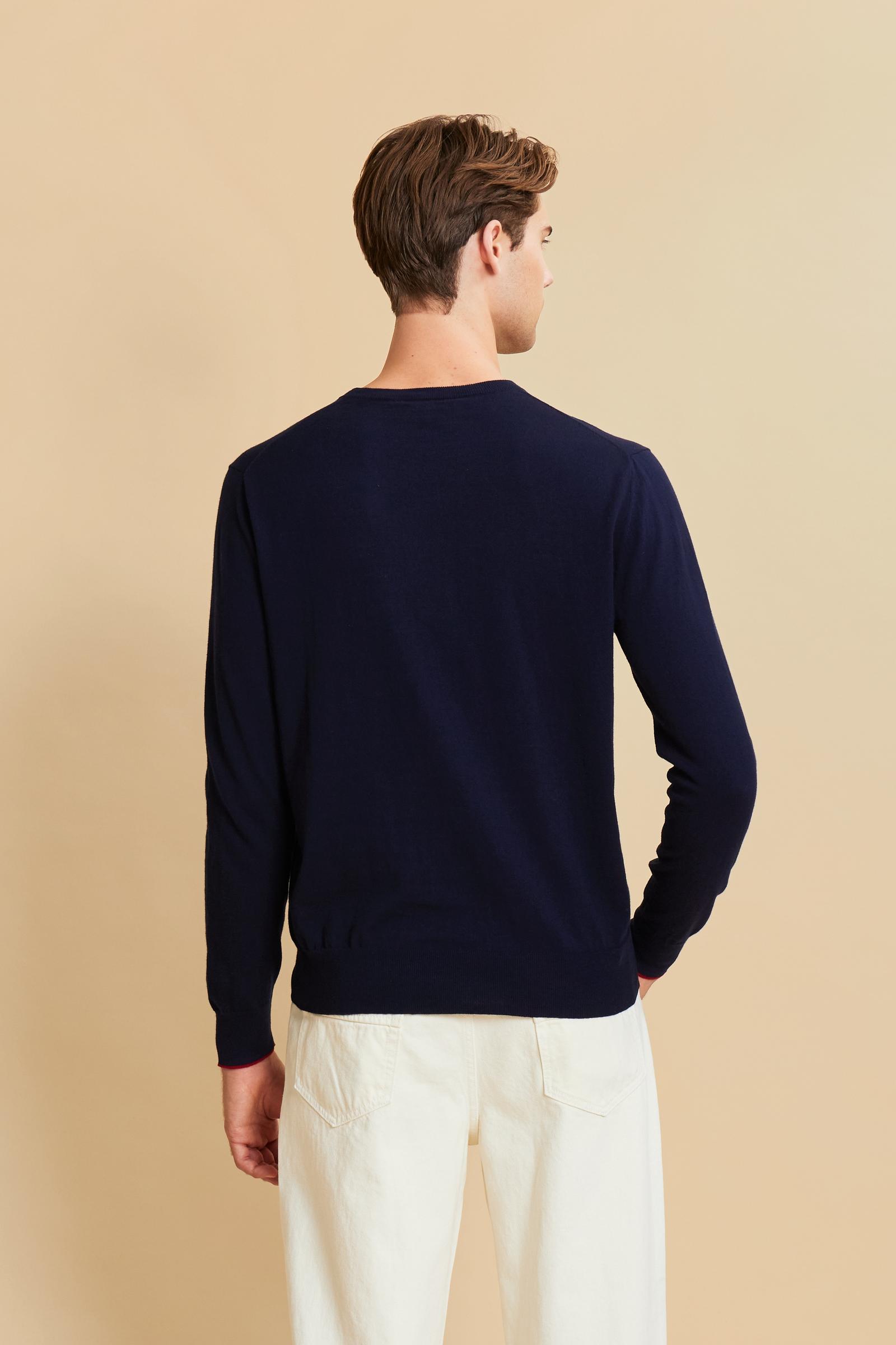 Crewneck sweater in lightweight 100% cotton with a regular fit. Ribbed collar, cuffs and hem. Contrast details inside the neckline, echoed on the cuffs, and embroidered logo on the chest. - Navy
