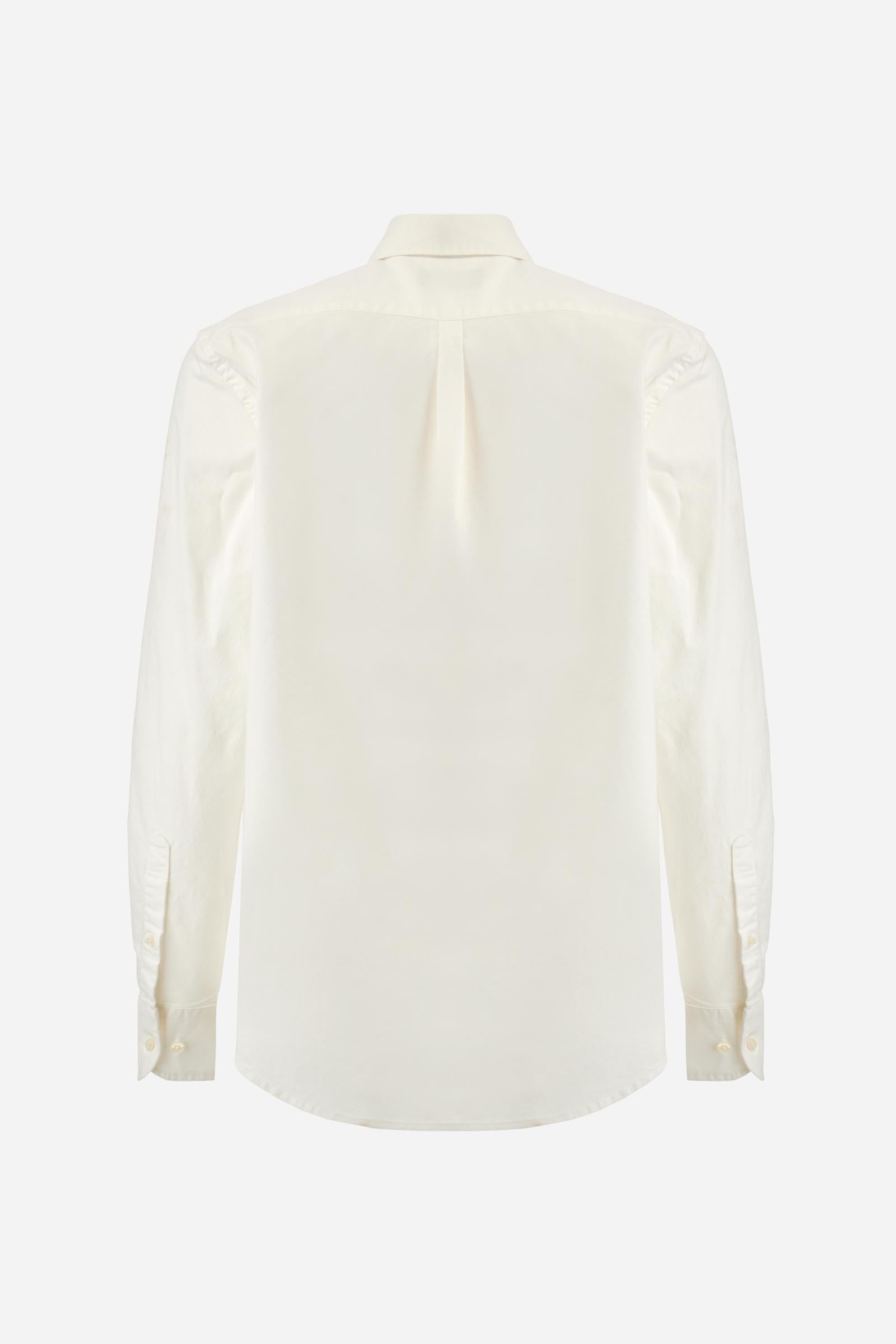 Men's long-sleeved Guards shirt in a single colour. Made in Oxford cotton. Button-down collar. The Guards crest, symbolic of the line, is embroidered on the chest. The brand's initials are embroidered on the left side, at hip height. Regular fit. The model is wearing a size L. - Optic White