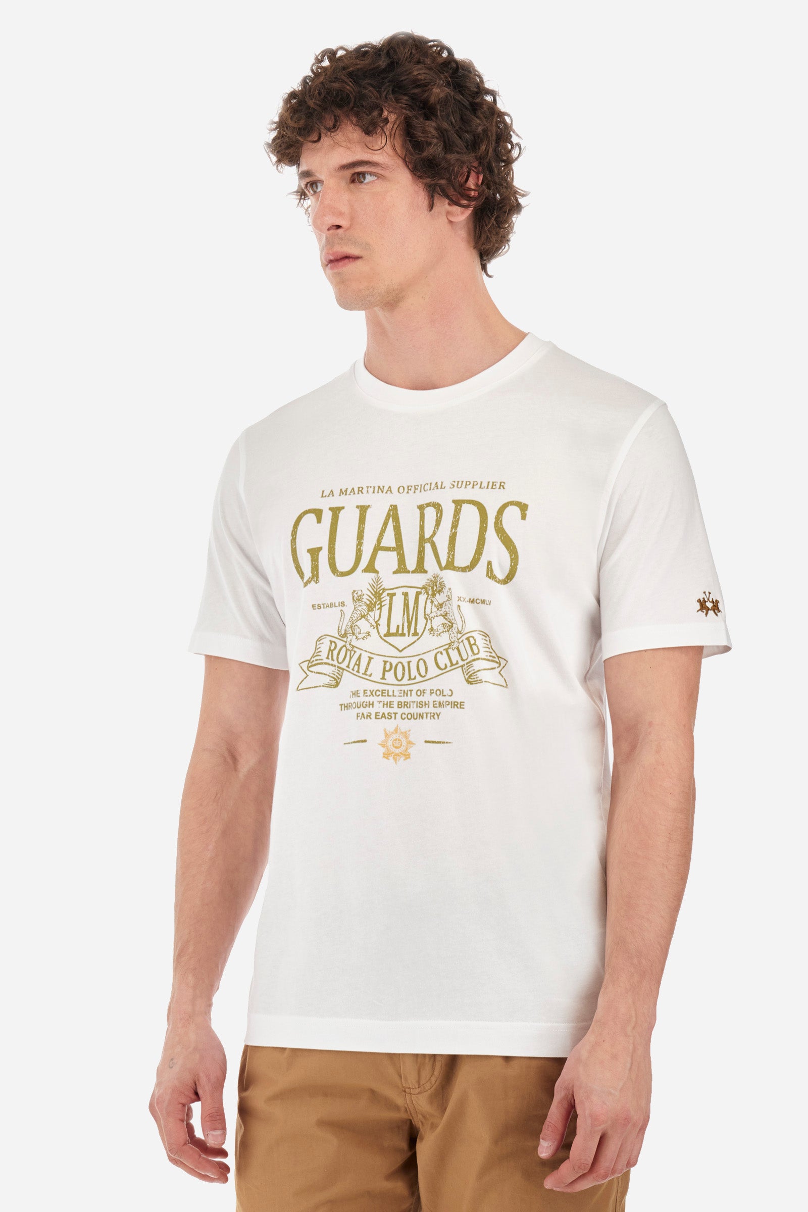 Men’s short-sleeved t-shirt, crew neck, solid color. Made of 100% cotton jersey. Small and large prints and symbols in contrasting tones identify the Guards capsule collection. Regular fit. The model wears a size L. - Optic White