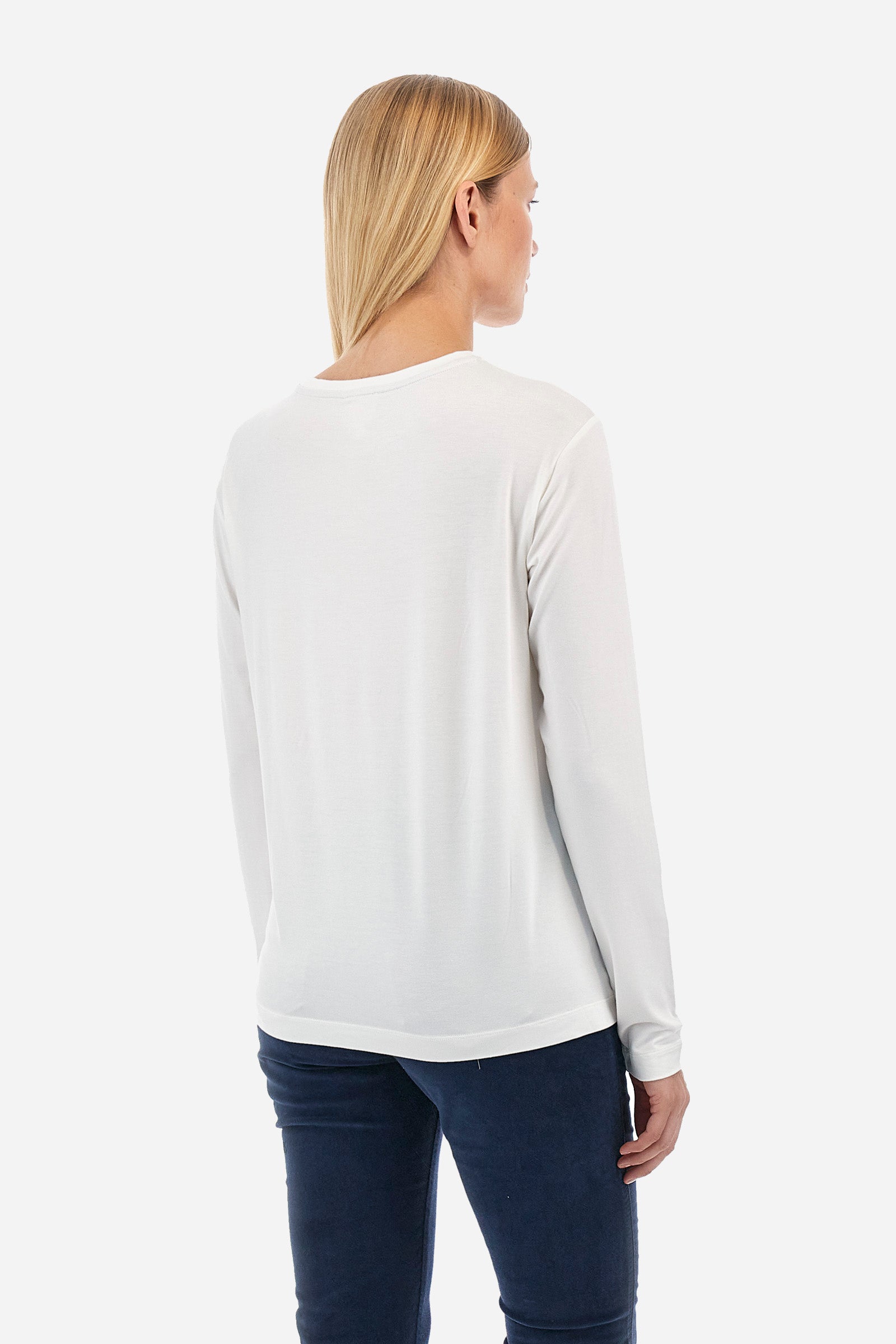 This long-sleeved women's T-shirt is made of stretch viscose for optimal comfort. The regular fit is perfect for any occasion. It features a basic solid colour suitable for any outfit. The crew-neck is enriched with a logo and a jewel detail for a touch of elegance. A versatile and quality garment for every woman's wardrobe. The model is 174 cm tall and wears a size 2. - Off White