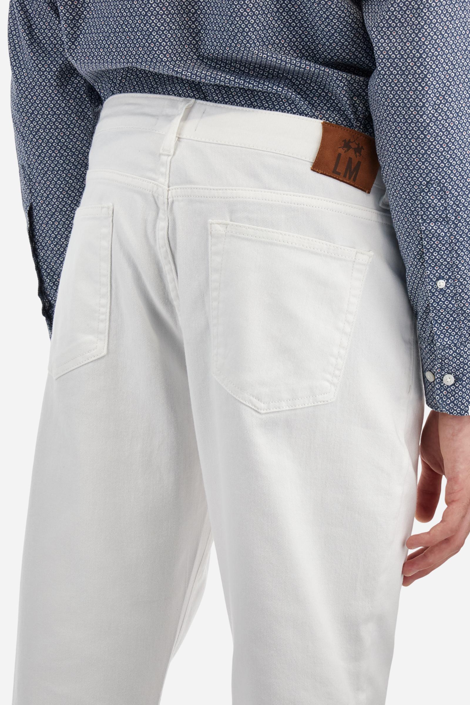 Men's single-colour trousers, in stretch cotton drill. Five-pocket style with straight leg. Zip and metal button fastening. On the front, under the belt on the right side, there is a small coin pocket and gunmetal rivets. On the back of the belt, on the right side, there is a personalised belt back in tan eco-leather with the brand logo. The fit is regular. The model is wearing a size 33. - Off White