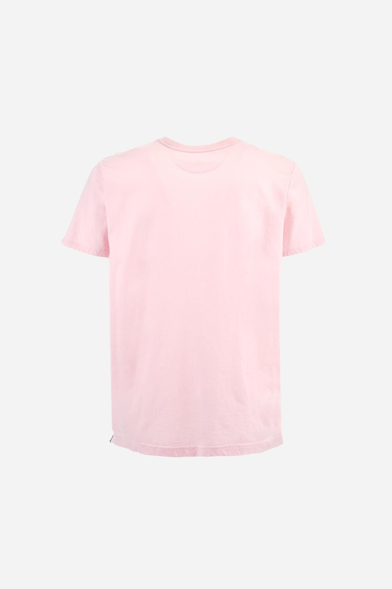 Single-colour short-sleeved men's T-shirt made of cotton jersey. Crew neck, with colour-contrasting jersey border inside. The front graphic is a large print featuring the Guards crest, and is enriched by the La Martina lettering and brand logo, both embroidered. The fit is regular. The model is wearing a size L. - Parfait Pink