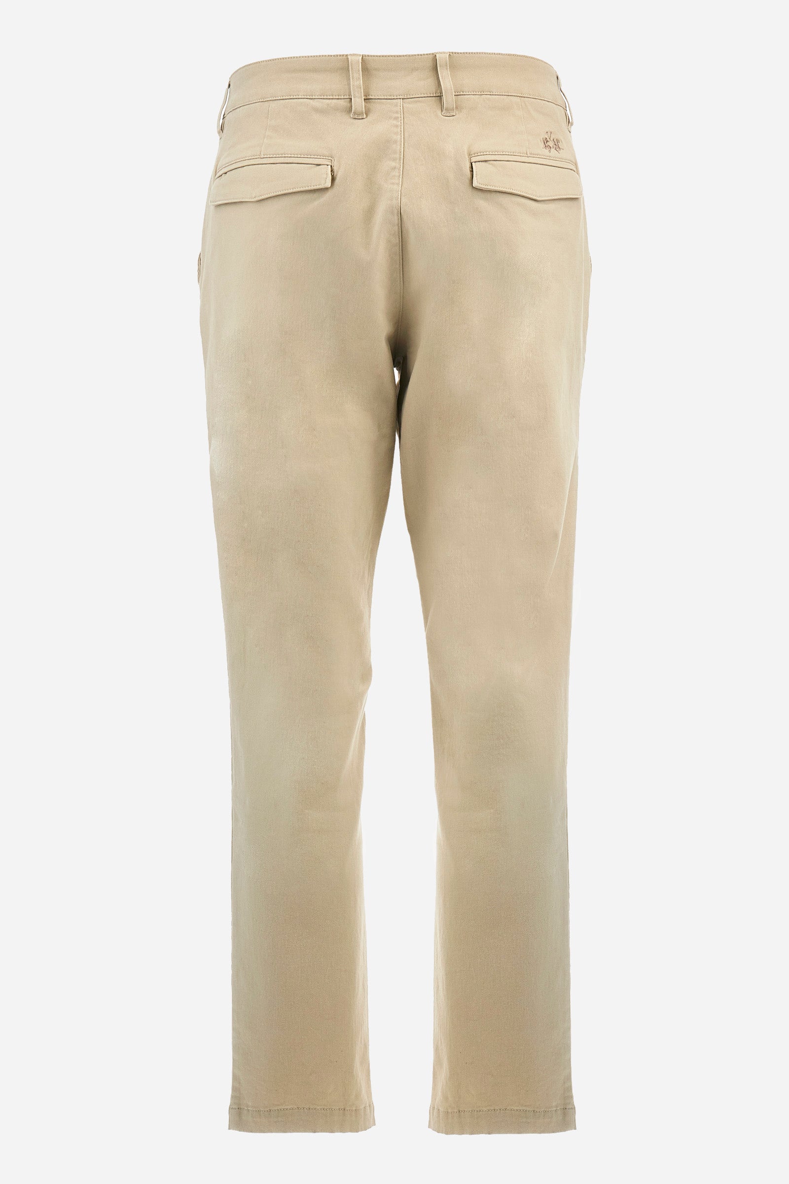 Men's plain chinos, made from stretch cotton. Complete with belt loops and a zip fly and button. Two front pockets and two back pockets. The logo is embroidered on the back. Regular fit. The model is wearing a size 33. - Tidal Foam