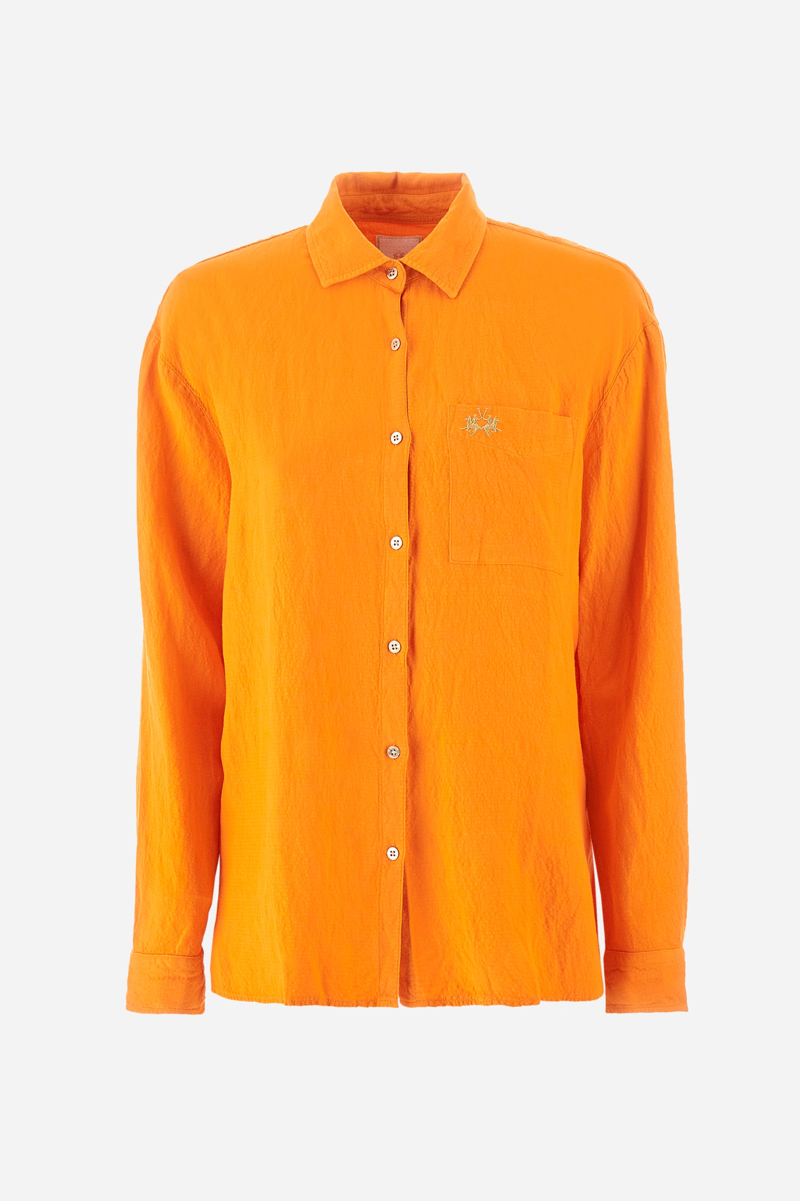 Long-sleeved women's shirt in a linen blend. French collar. With buttoned cuffs. Featuring darts on the back. Featuring a small embroidered logo on the front. The fit is regular. The model wears a size 2. - Celosia Orange
