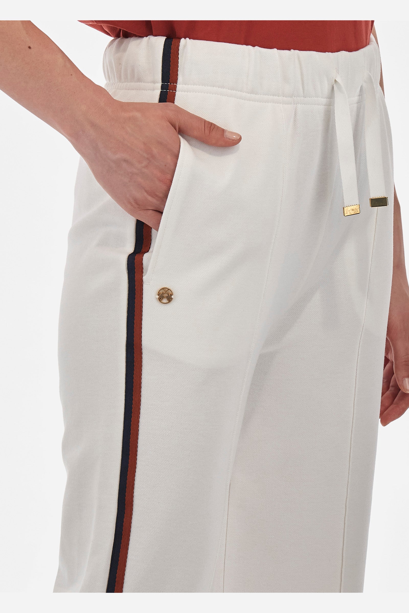 Women’s trousers in solid color, made of plush material. Wide leg with snap buttons on the end, which together with the contrasting tone edging along the entire leg recalls the Polo Academy line. Drawstring waist with drawstring closure and double front pocket. The metal label with logo is sewn on the side of a pocket. The fit is regular. The model wears a size 2. - Bone White