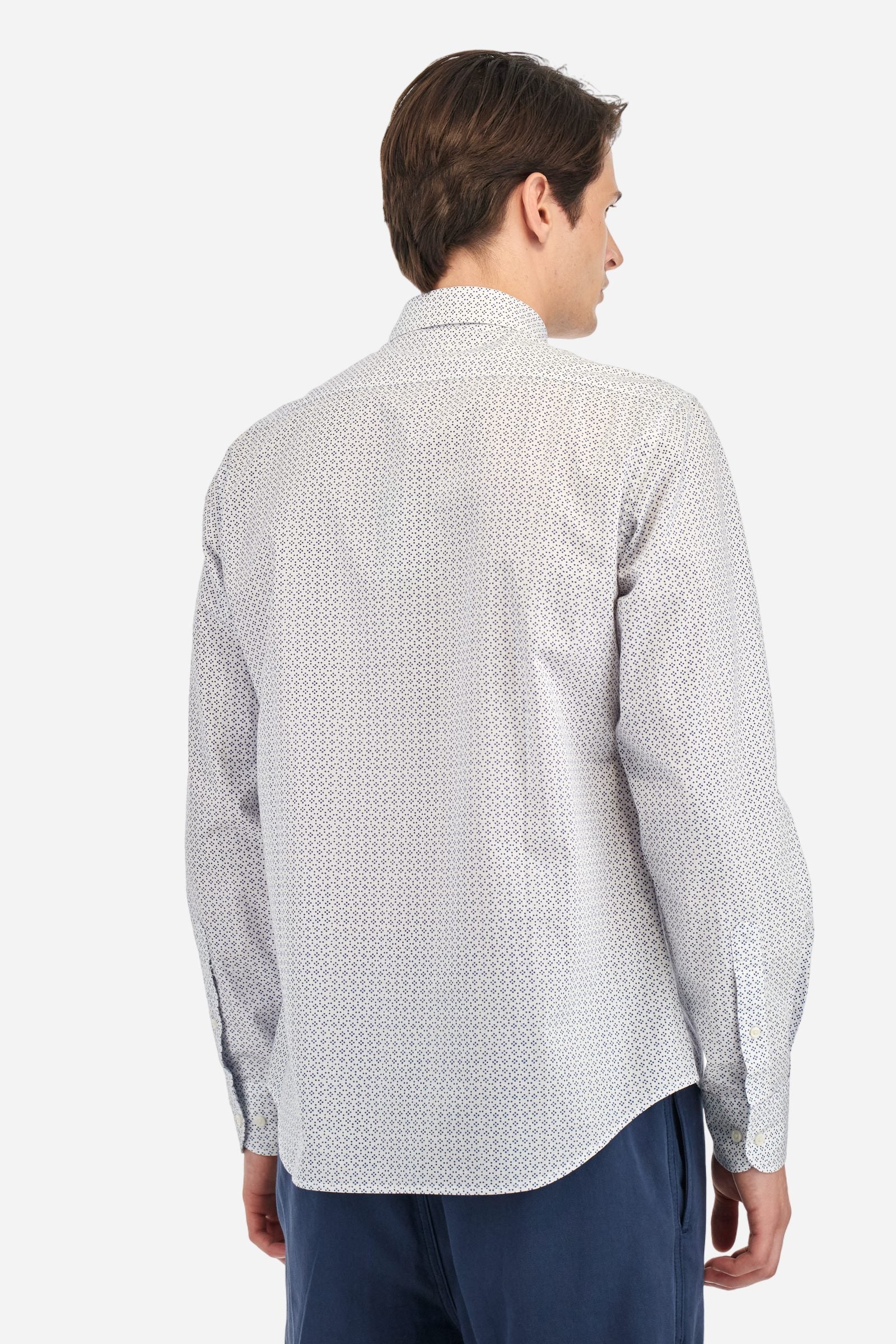 Men's long-sleeved shirt made from cotton poplin printed with a monochrome graphic design. Spread collar. The brand's signature woven labels are sewn onto the opening at the hem. The logo is embroidered in contrasting thread on the left side of the chest. Regular fit. The model is wearing a size L. - Opticwhite/Limonges