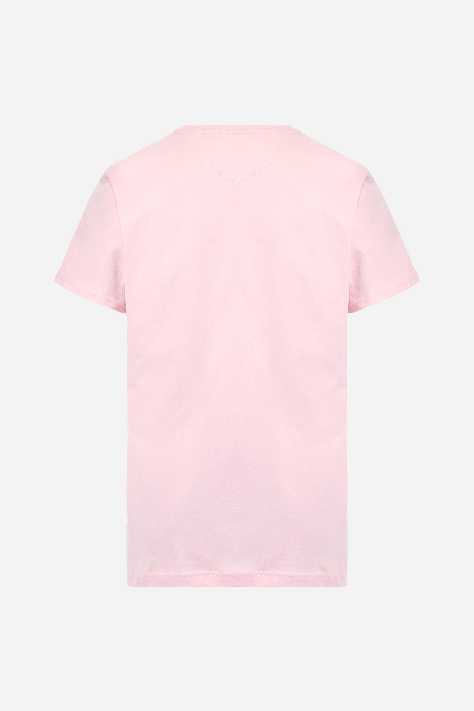 Men's short-sleeved crew-neck T-shirt in solid colour with embroidered logo in contrasting colour on the chest. Made of 100% cotton with a regular fit. It is perfect paired with Bermuda shorts or trousers for a casual and trendy look. Suitable for leisure time. The model is 187 cm tall and wears a size L. - Parfait Pink
