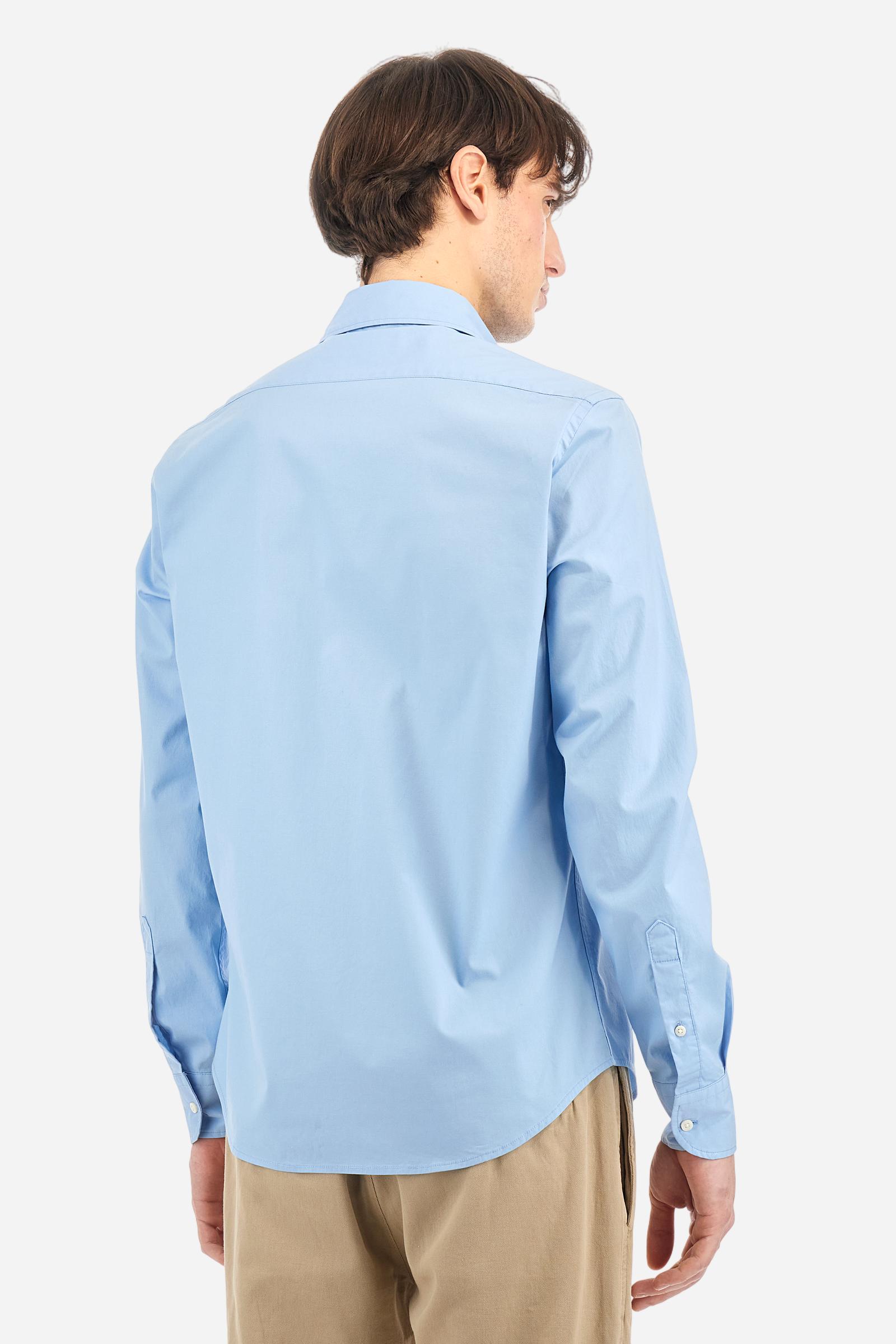 Men's single-colour long-sleeved shirt, made from 100% cotton poplin. Spread collar. The tricolour logo embroidery is on the chest, left side. The fit is slim. The model is wearing a size L. - Blue Bell
