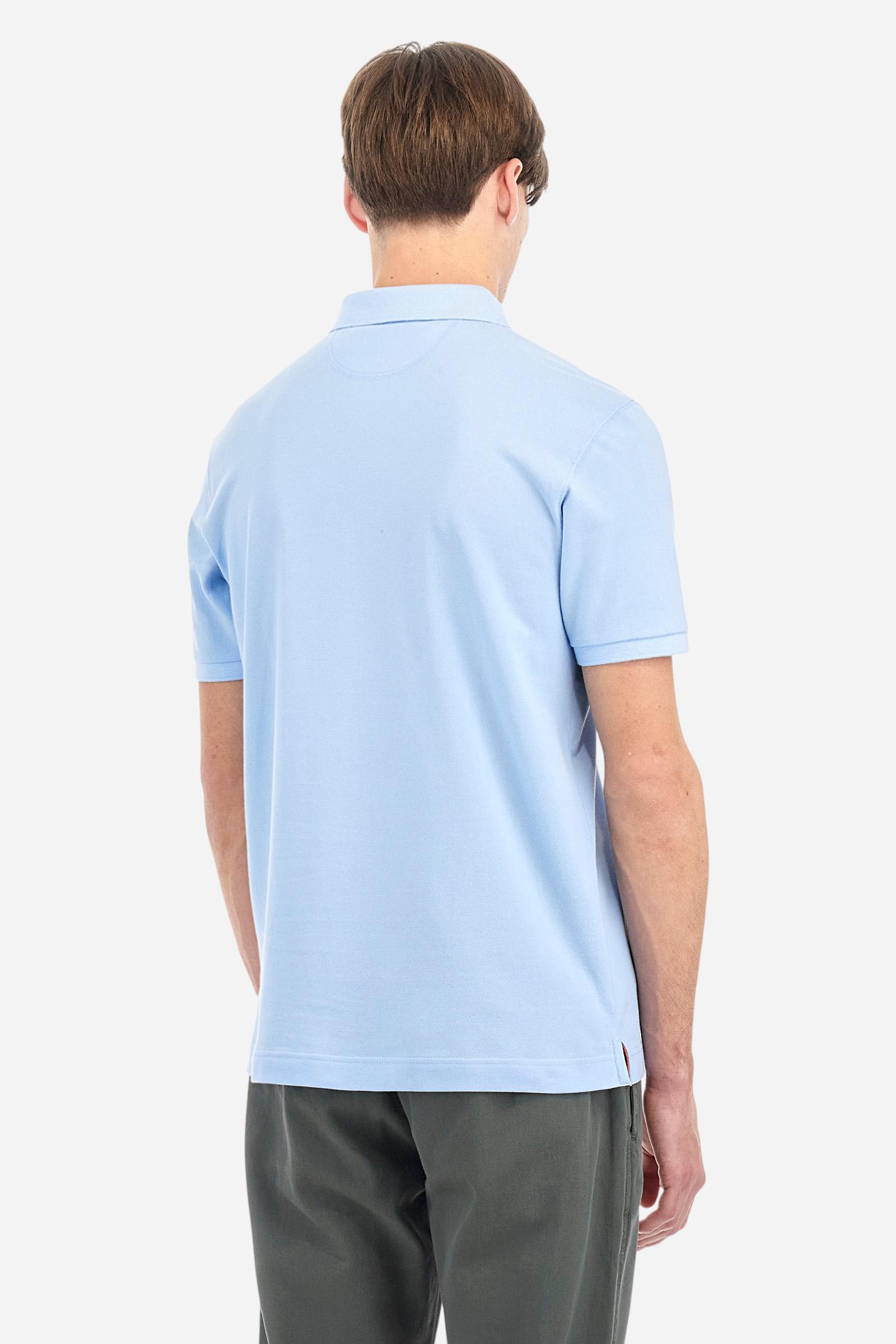 Men's plain short-sleeved polo shirt made from stretch piqué. Two-button fastening. The collar and cuffs are made from tone-on-tone ribbed fabric. Under the collar, there is a contrasting fabric panel with embroidered multicoloured lettering. The logo is embroidered on the left side of the chest in contrasting thread. Slim fit. The model is wearing a size L. - Blue Mist