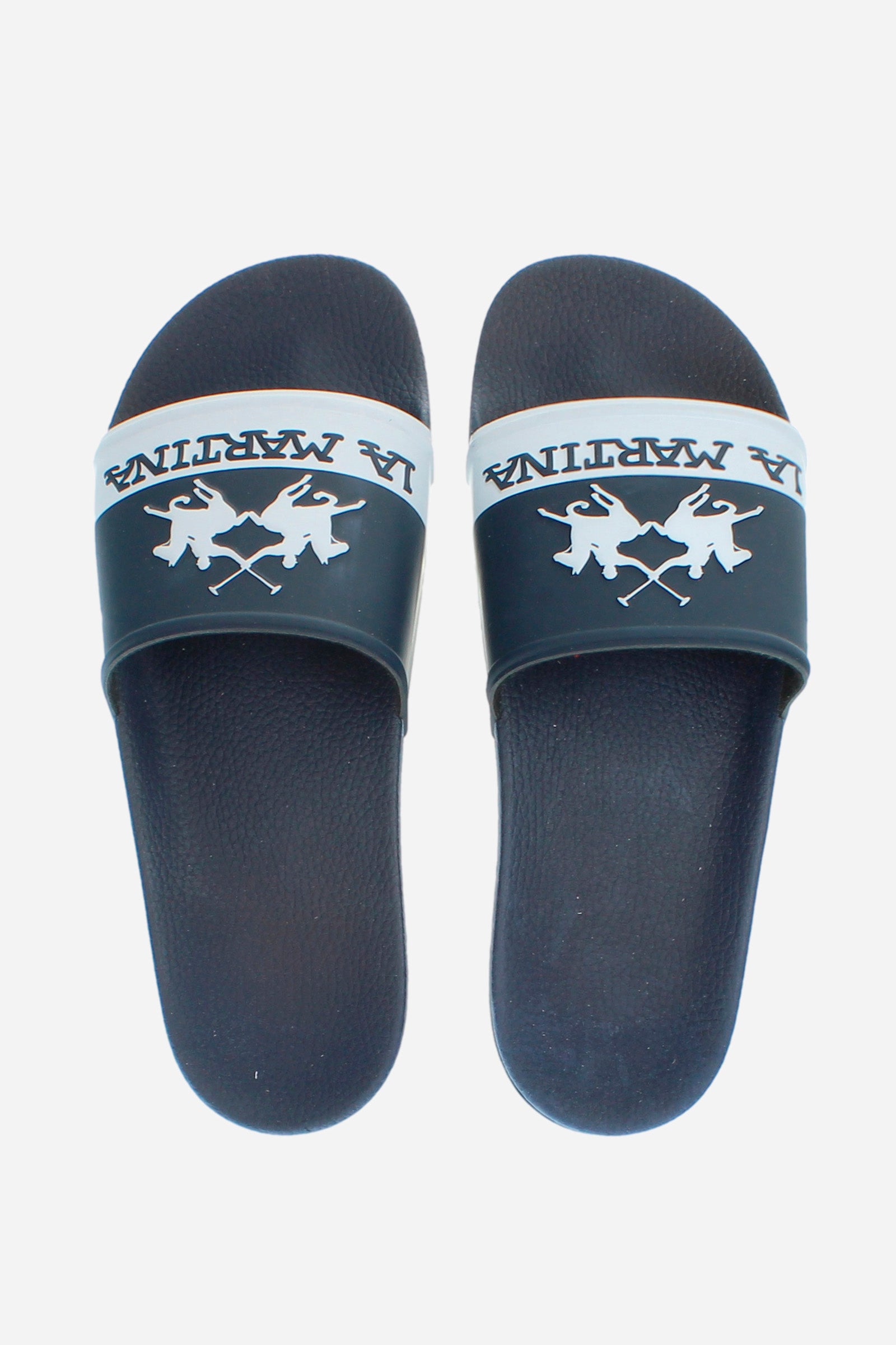 Men's sliders in water-repellent PU for a comfortable and secure fit, and with a non-slip bottom. The band detail with contrasting brand logo gives the sliders a renewed look for a summer must-have. With 'made in Italy' comfort, suitable for the beach and leisure time. - BLUE/WHITE