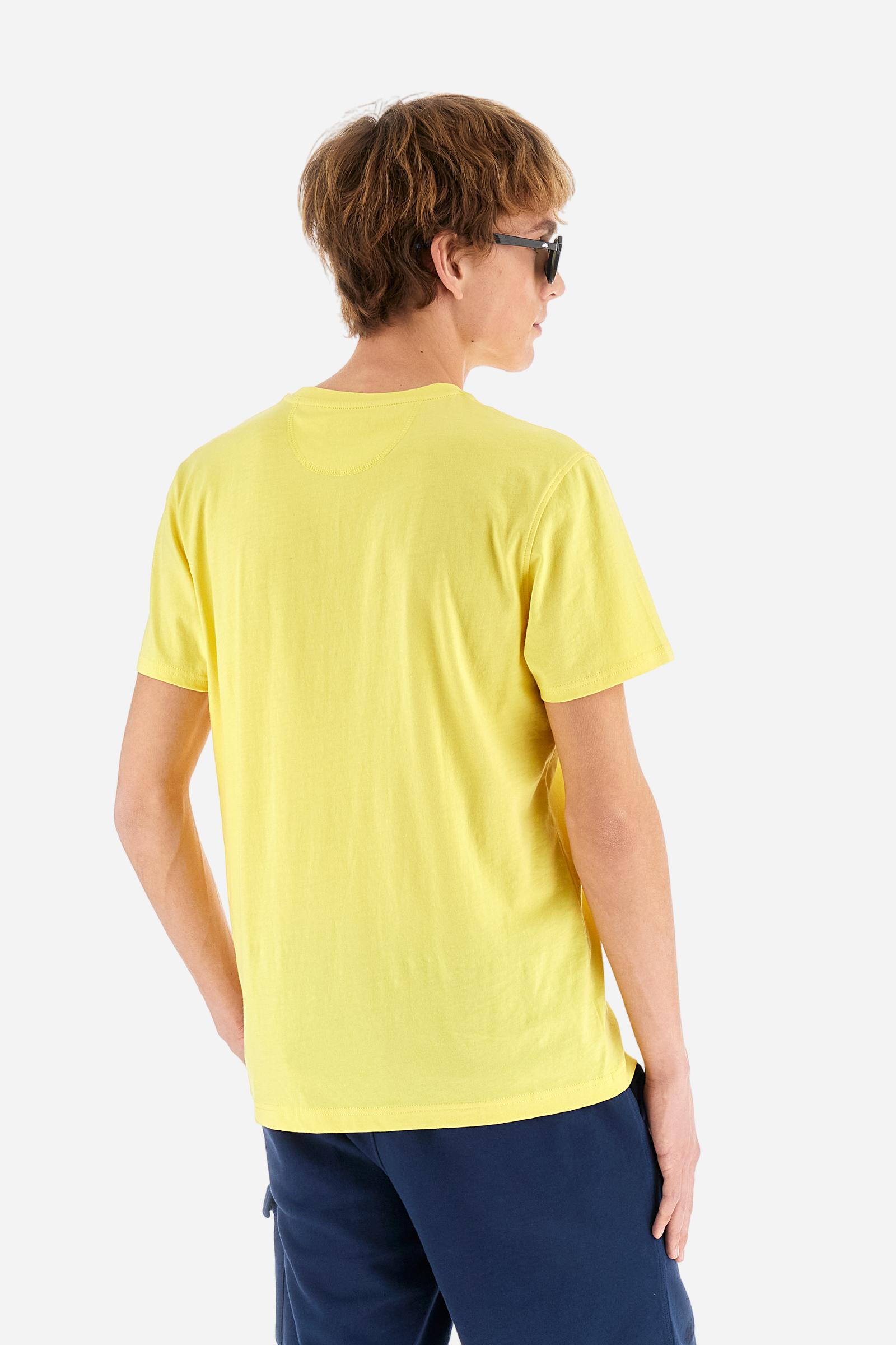 Men's short-sleeved T-shirt with crew neck and solid colour. It features a large printed logo on the front and is made of 100% cotton with a regular fit. It can be combined with trousers for a casual and modern look. The model is 187 cm tall and wears a size L. - Aurora