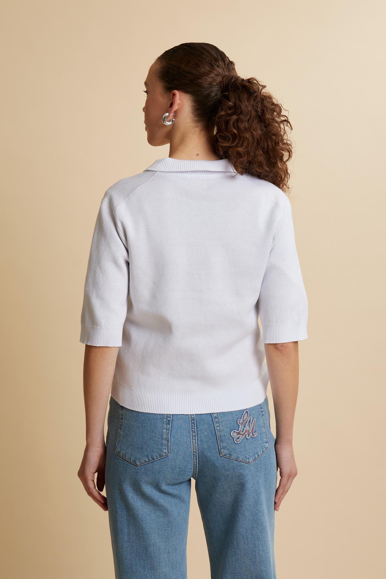 Women’s compact cotton knit polo with V-neck design. Maxi front intarsia logo for a refined look. - Off White