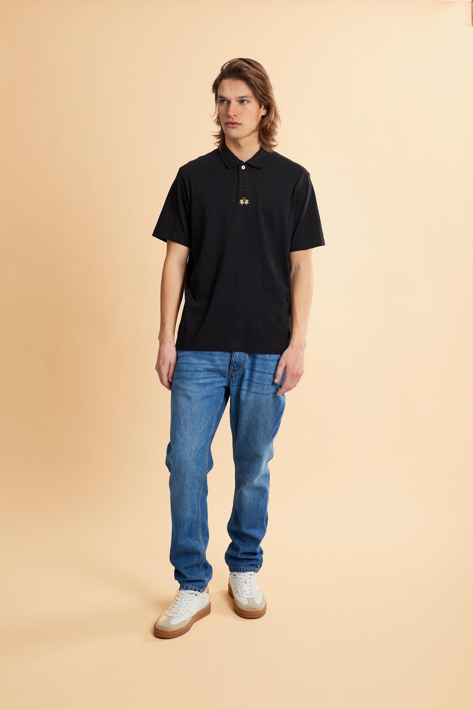 This is the iconic Polo 19-42 from La Martina. Men's short-sleeved polo shirt in solid color made of 100% slub jersey. With a regular fit, it has a collar and a double button closure while the La Martina logo is embroidered in small gold on the front under the placket. Ideal when worn with denim from the collection. Each Polo is kept in an exclusive logoed envelope and is accompanied by a certificate of guarantee. The model is 187 cm tall and wears a size L. - Black